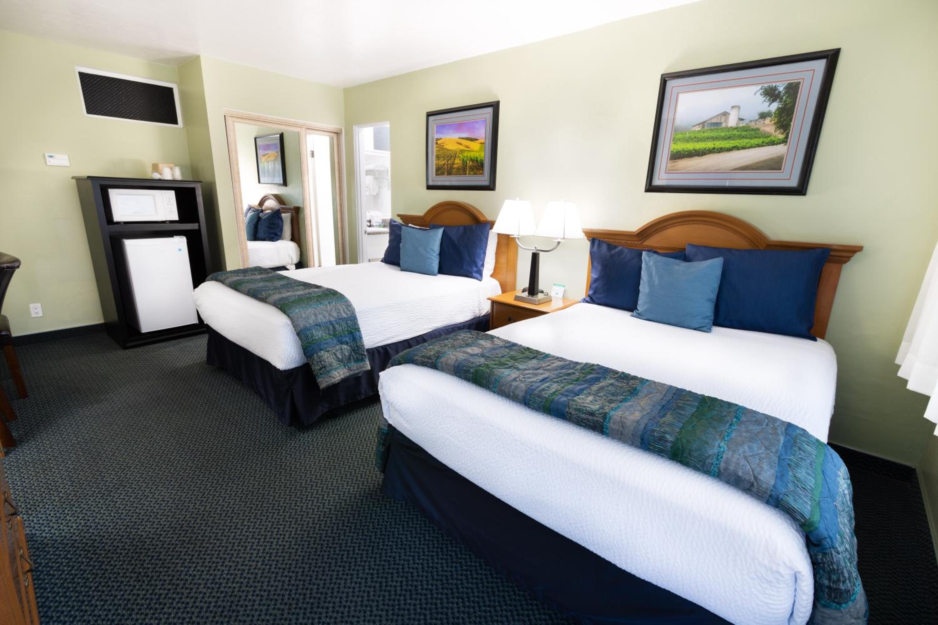 Standard Room with Two Double Beds (Upstairs) - Photo 2