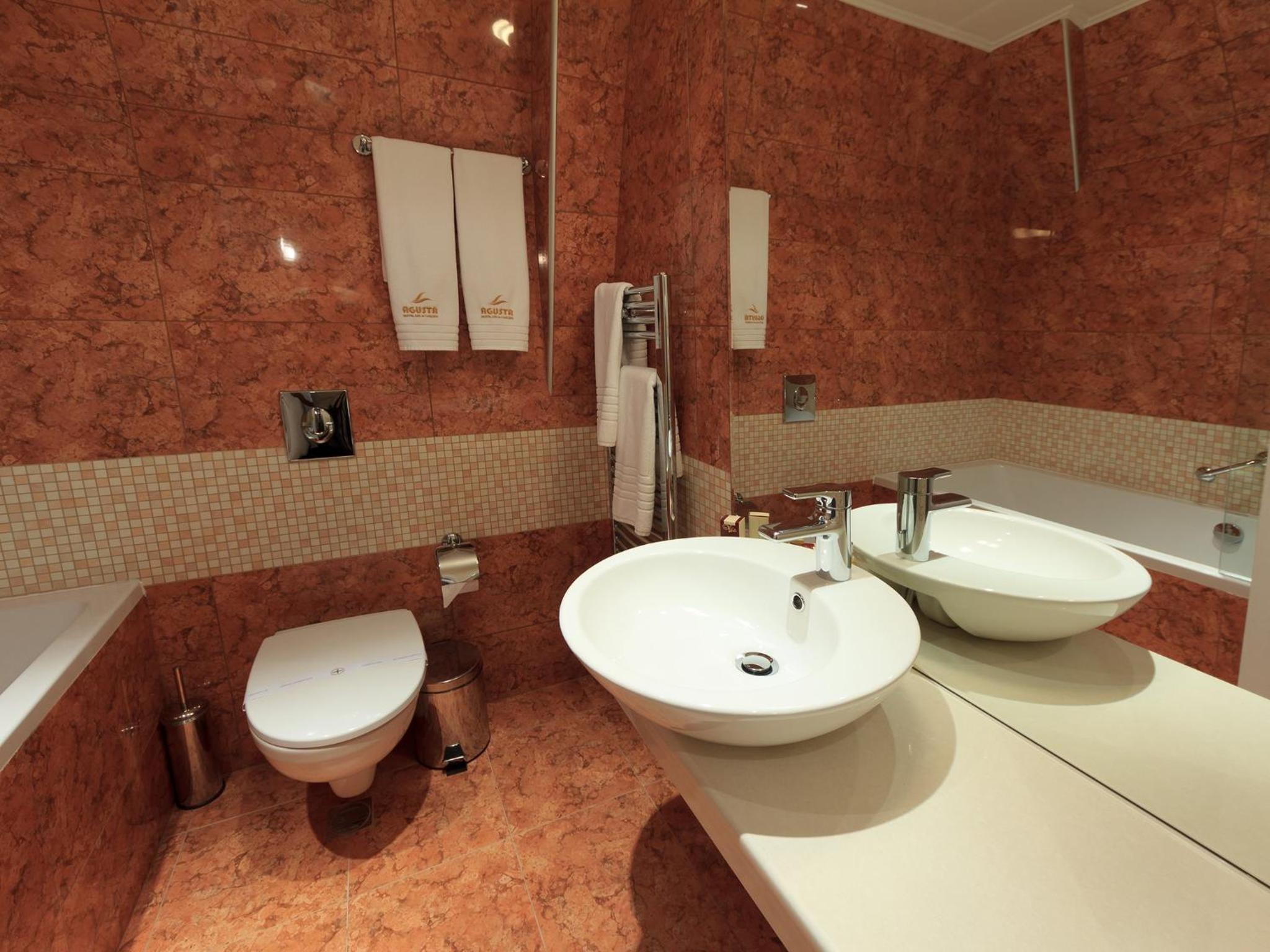Apartment with Terrace - Photo 2