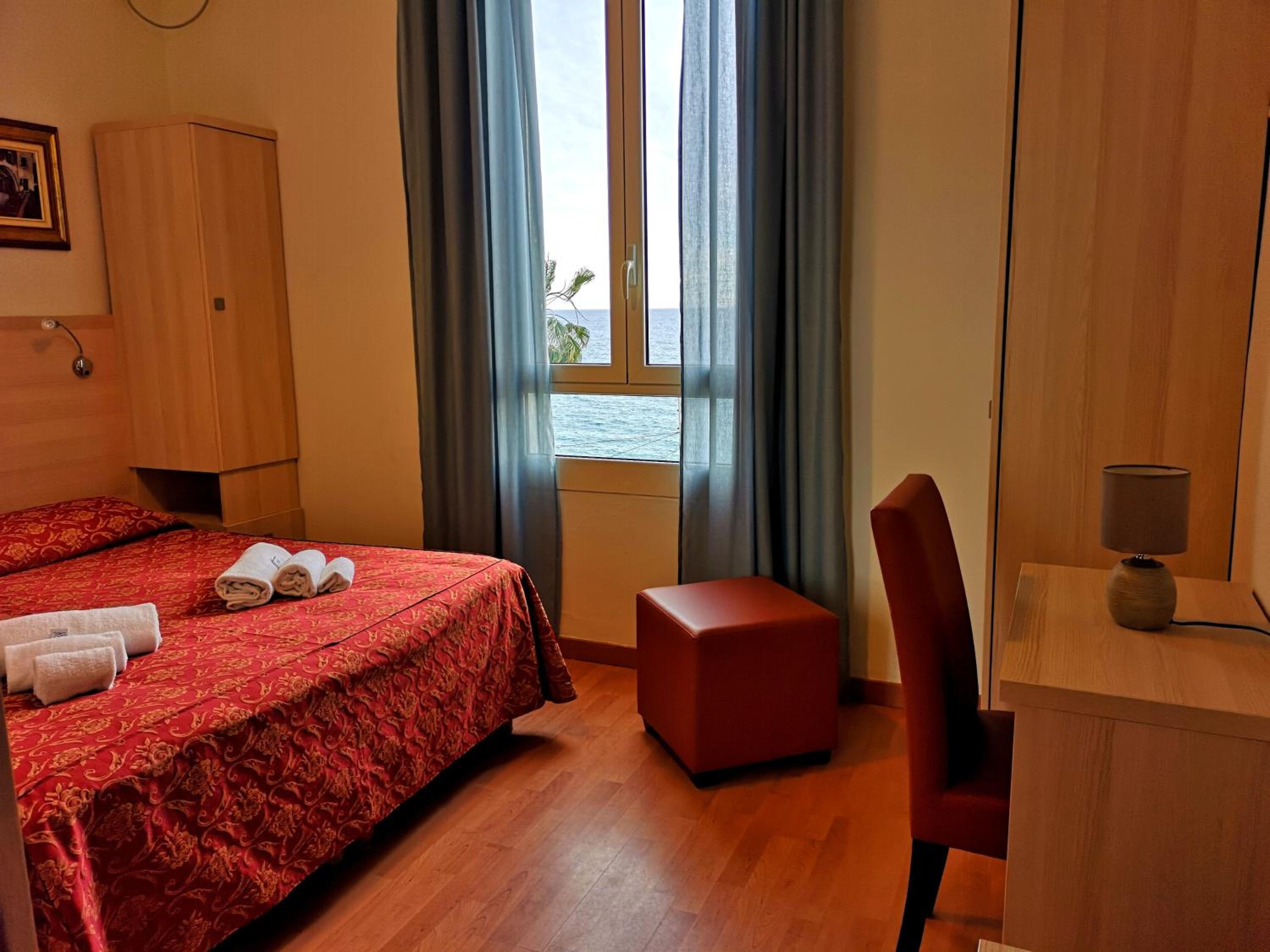 Double Or Twin Room With Sea View Without Balcony photo 1
