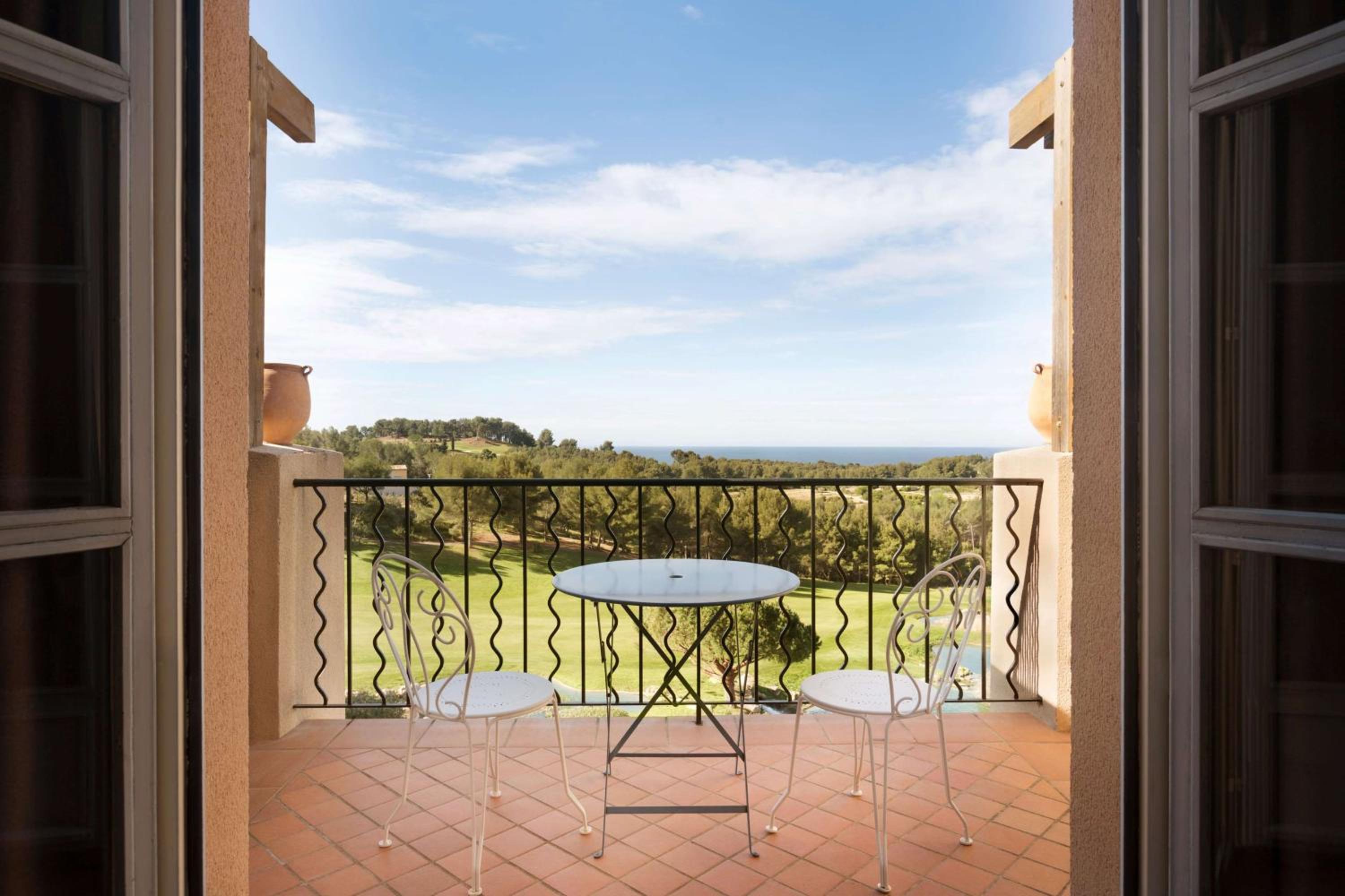 Deluxe Room with Sea and Golf Course View - Photo 5
