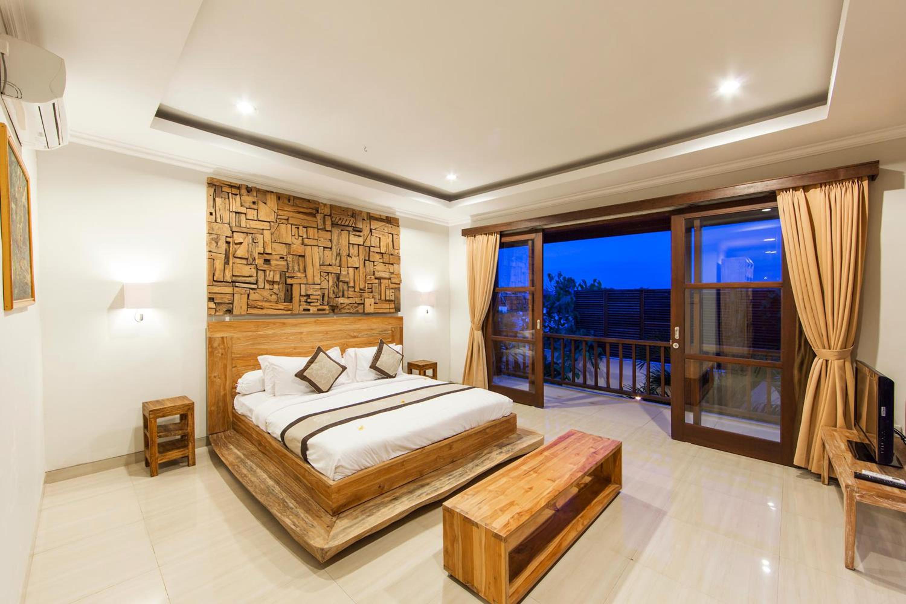 Three-Bedroom Villa with Private Pool - Photo 8