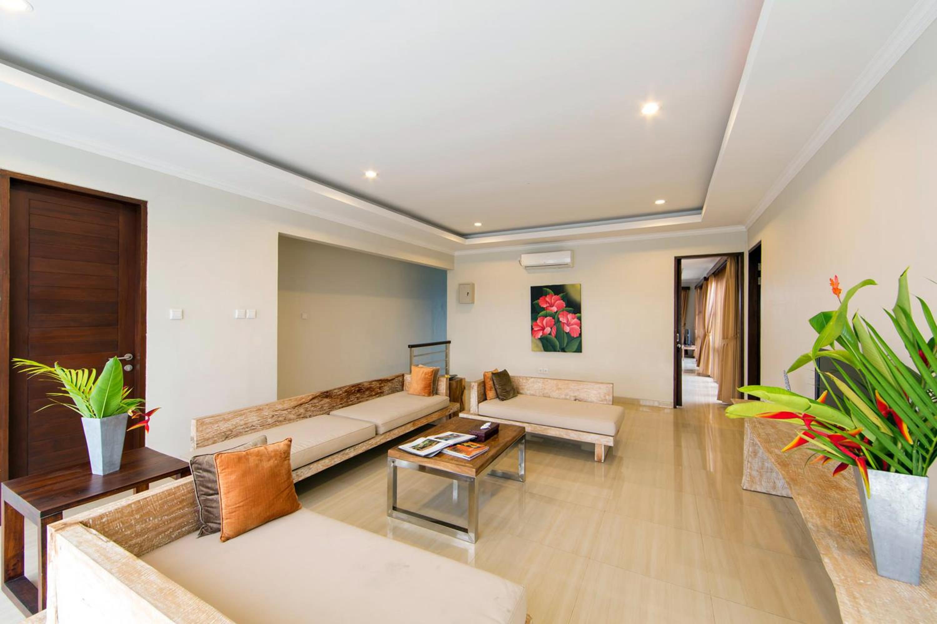 Three-Bedroom Villa with Private Pool - Photo 12