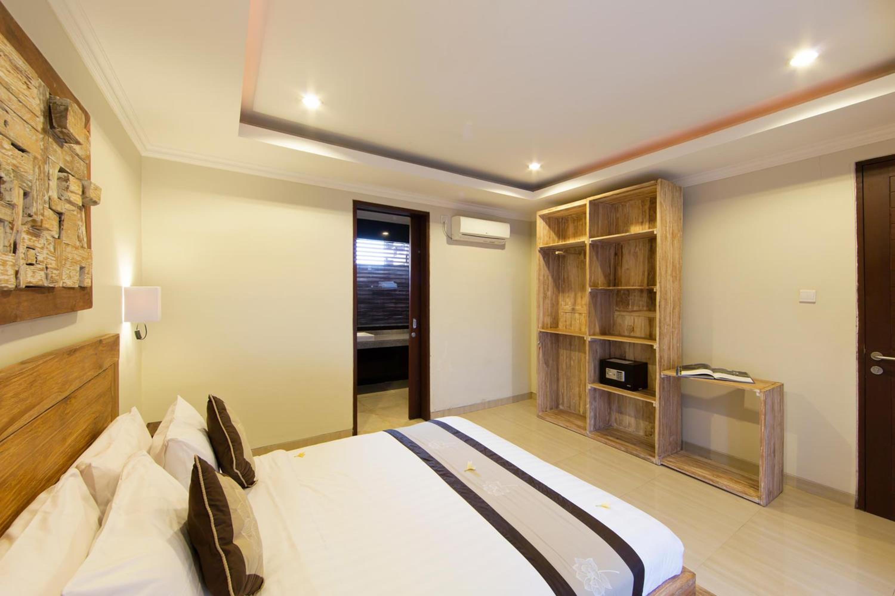 Three-Bedroom Villa with Private Pool - Photo 6