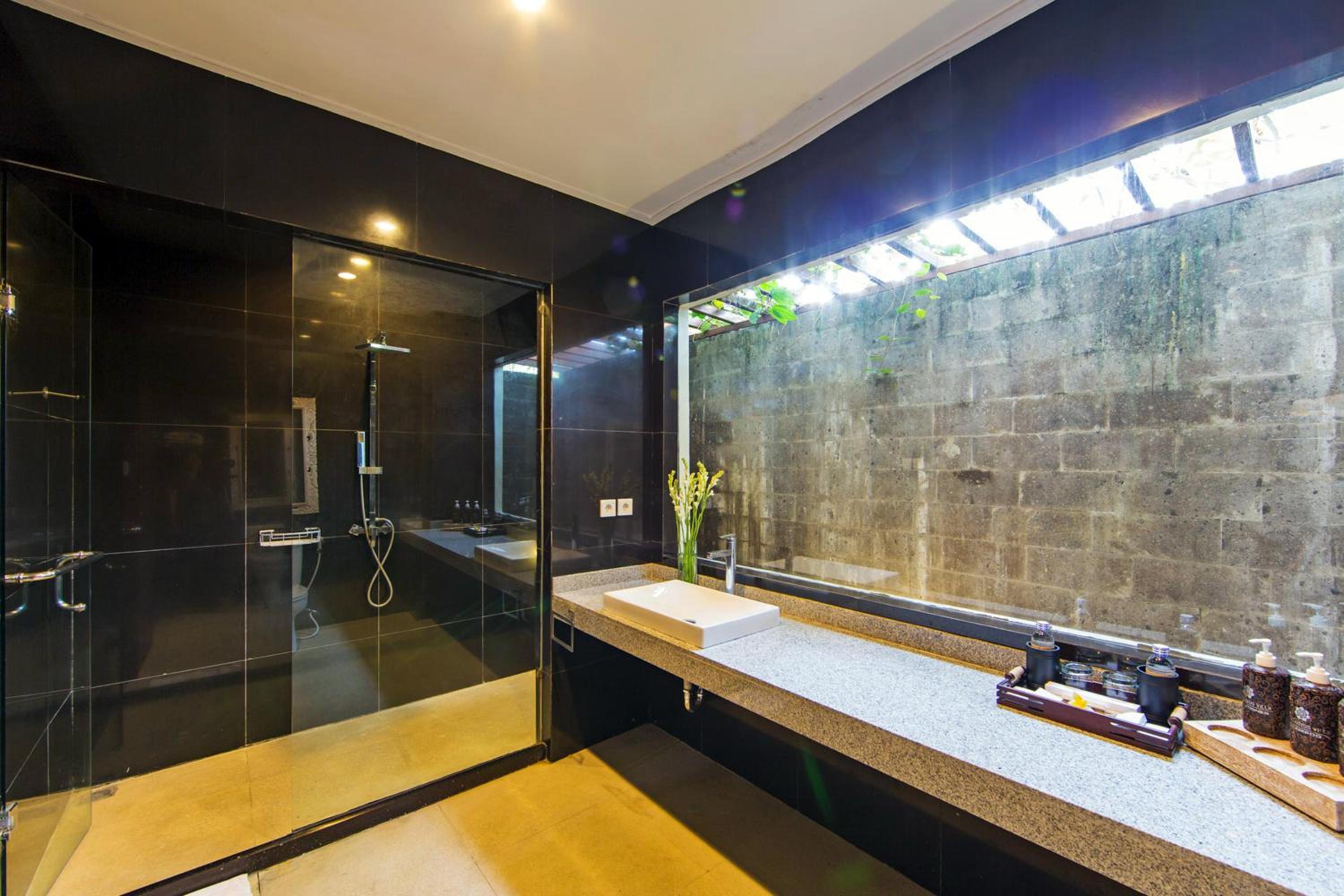 Three-Bedroom Villa with Private Pool - Photo 10