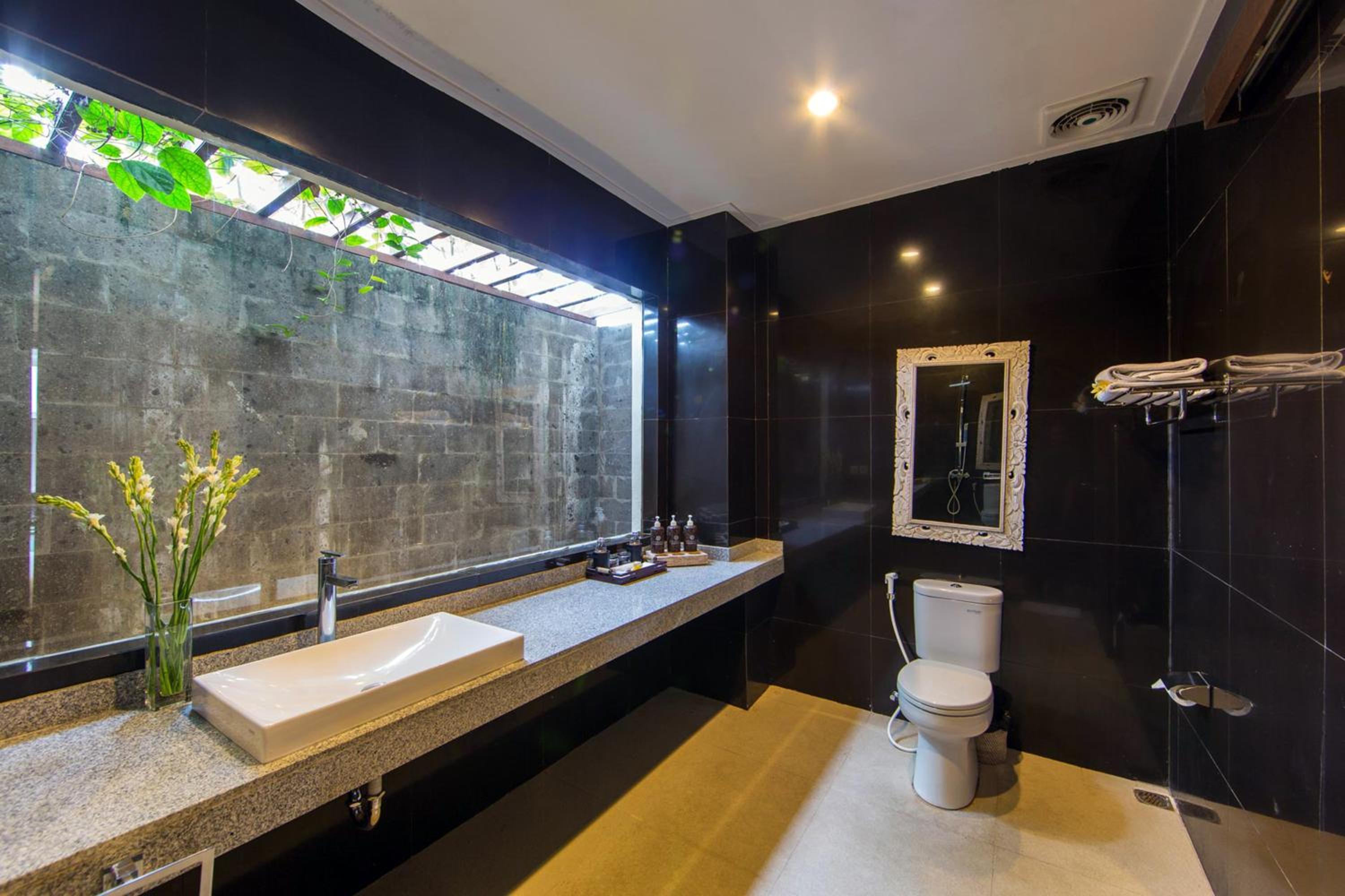 Three-Bedroom Villa with Private Pool - Photo 3