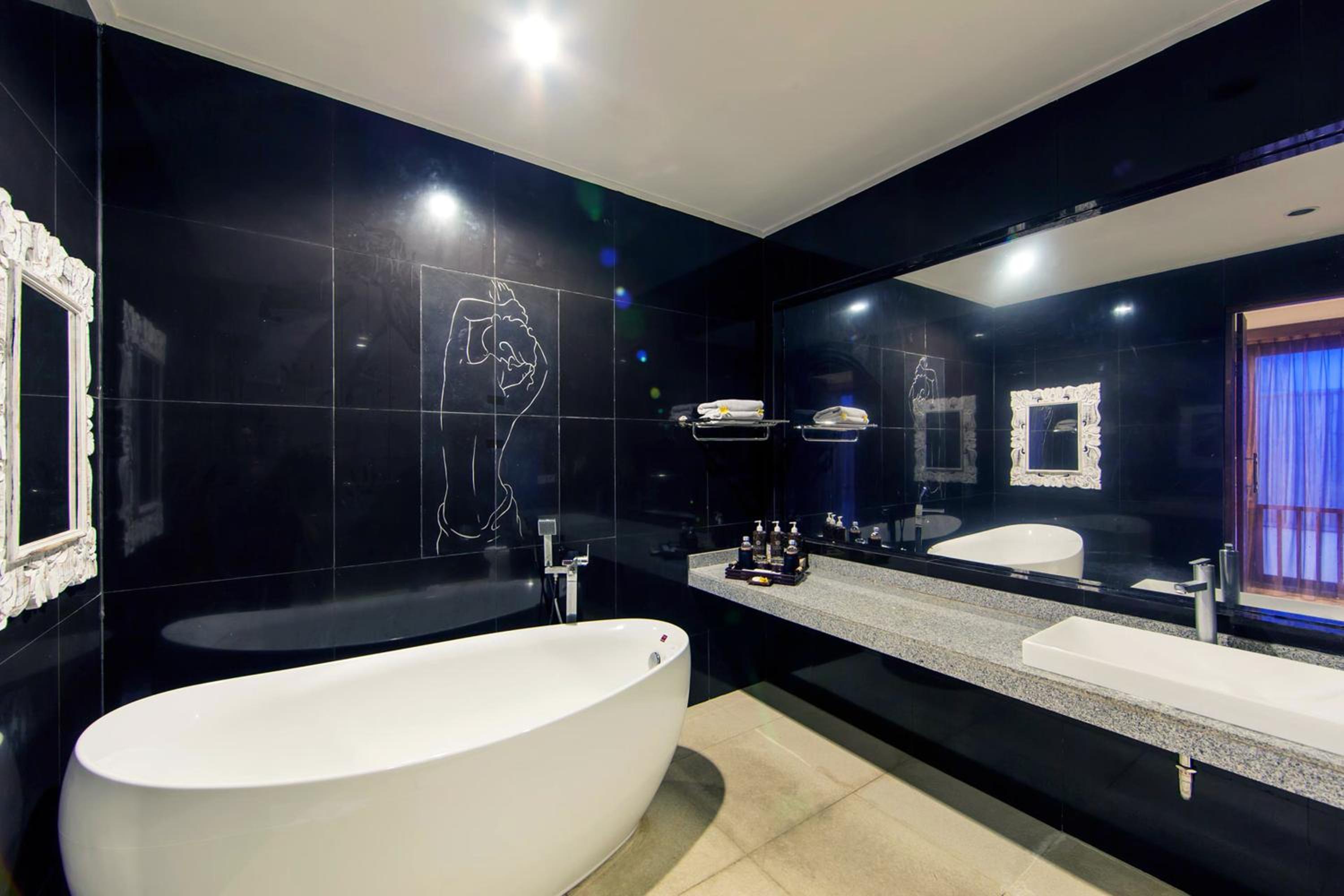 Three-Bedroom Villa with Private Pool - Photo 5