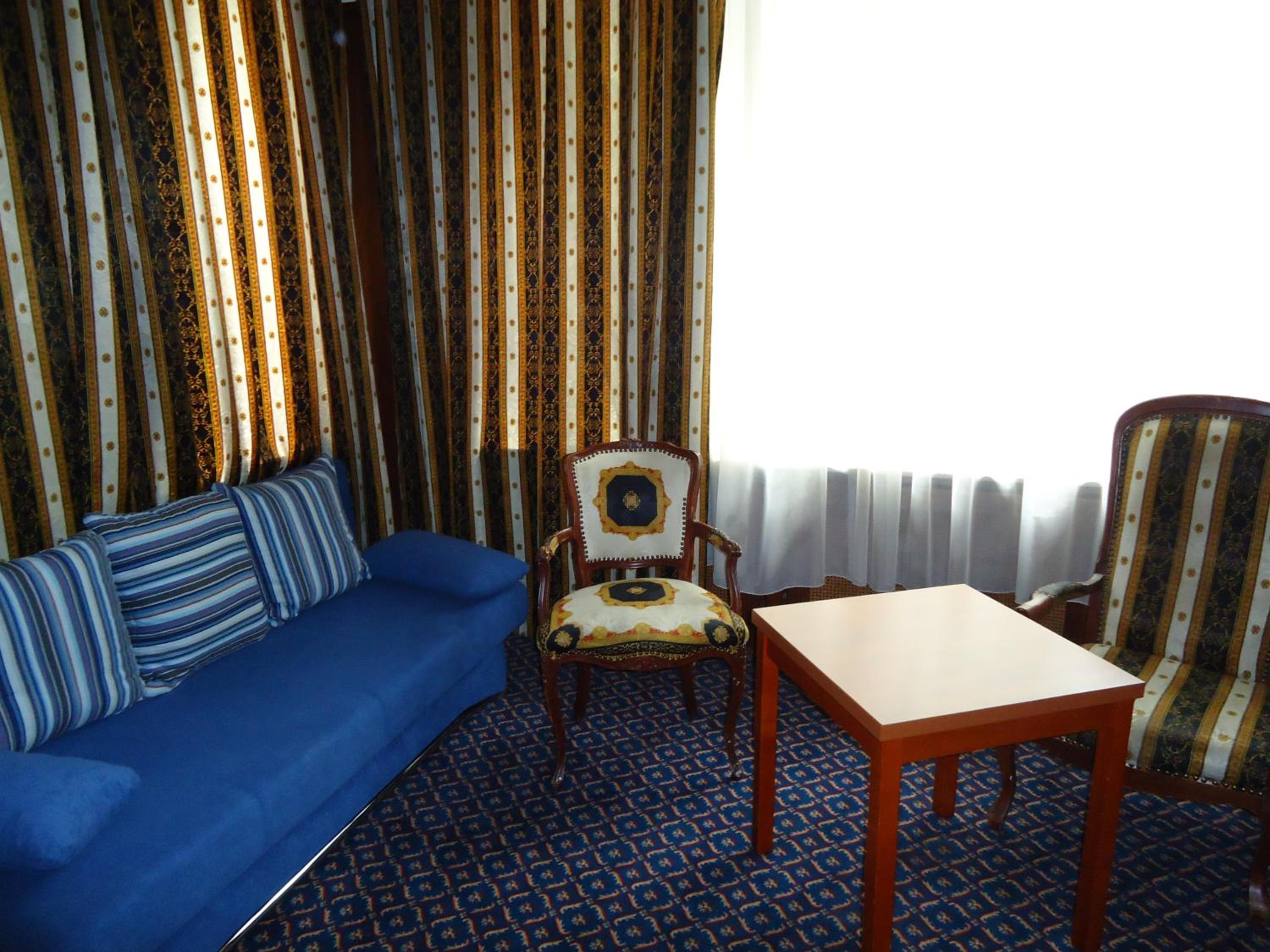 Family Room photo 3