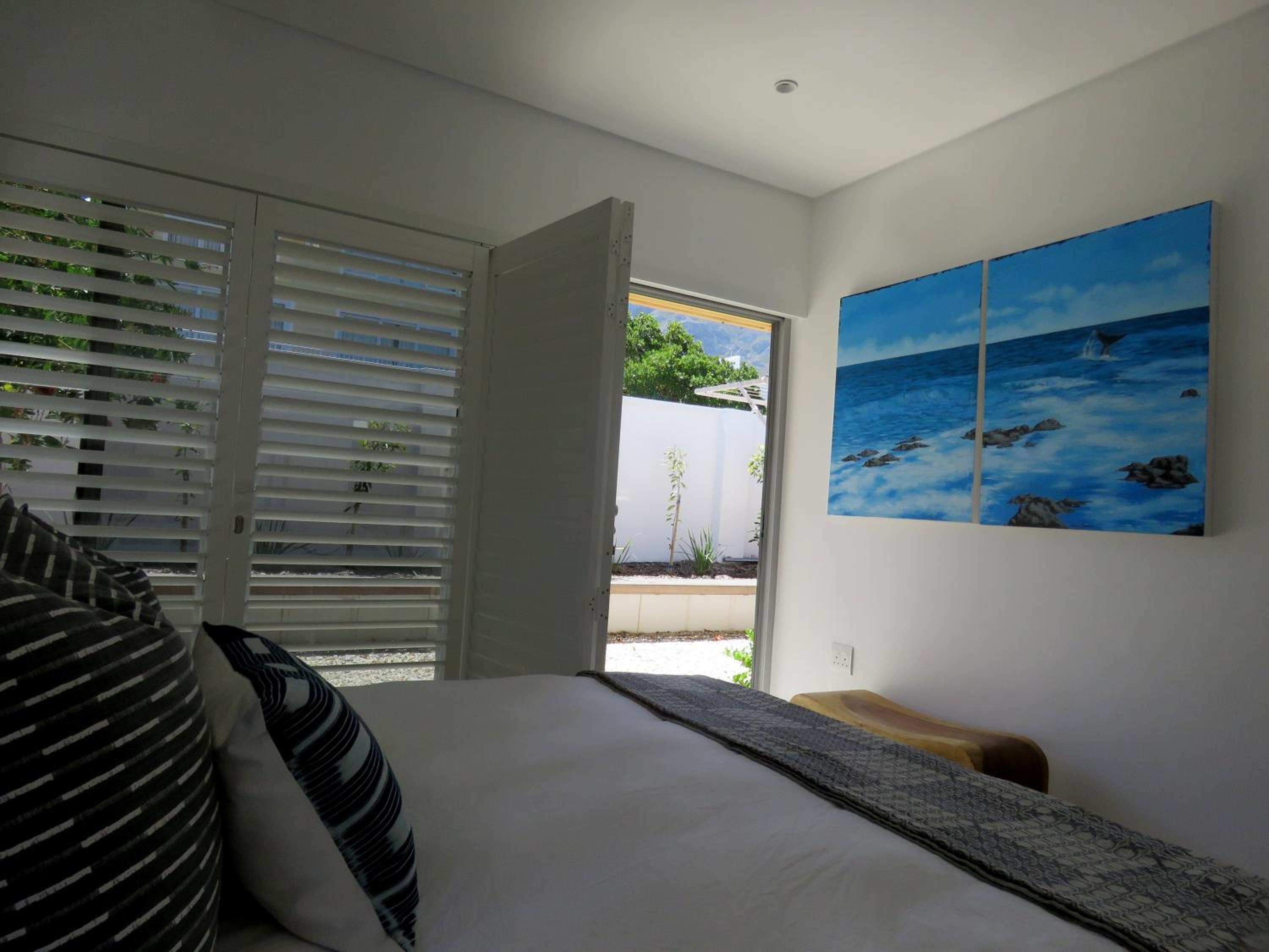 Two-Bedroom House - Photo 102