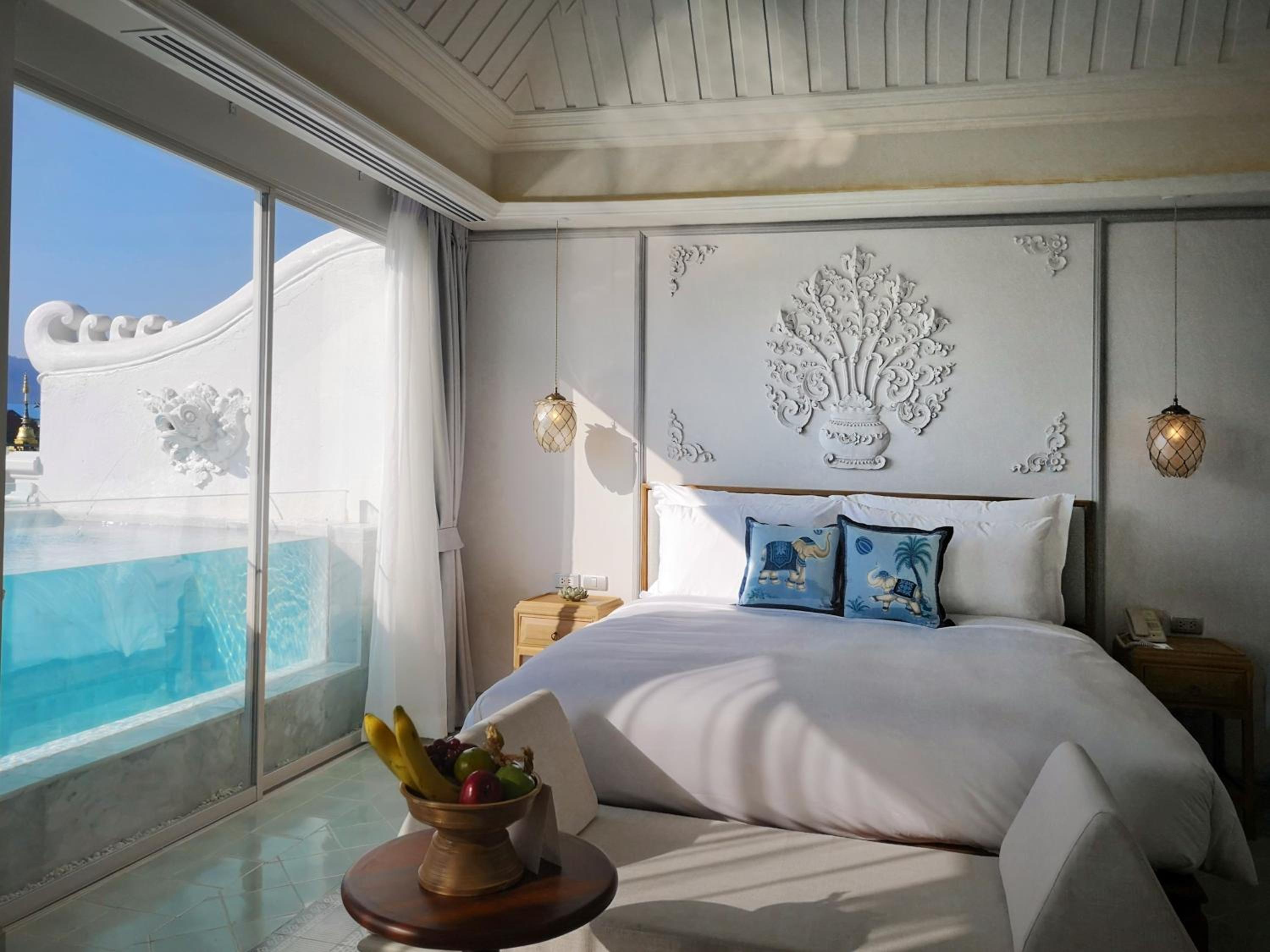 The Glass Pool Suites