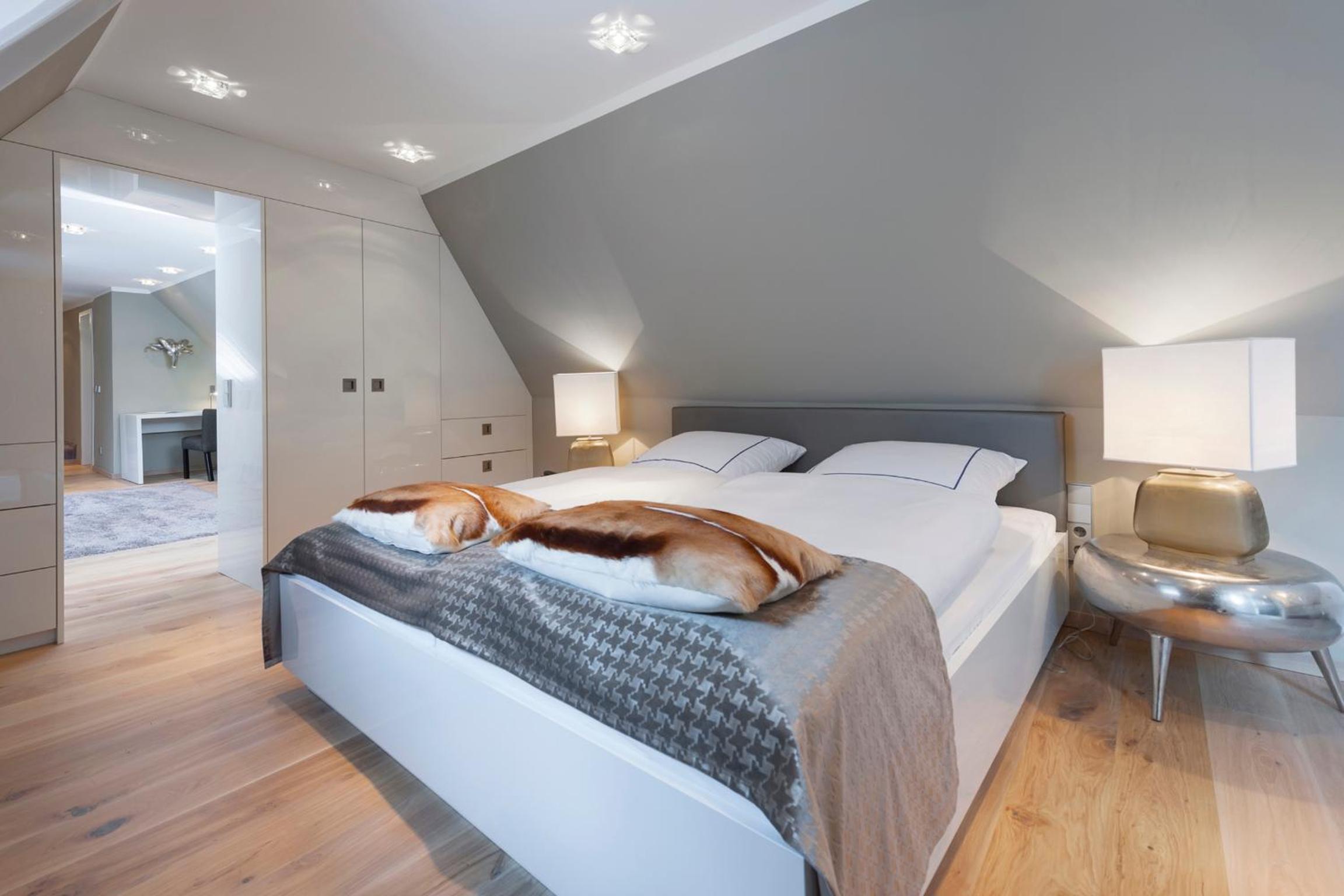 Suite - Photo 1
