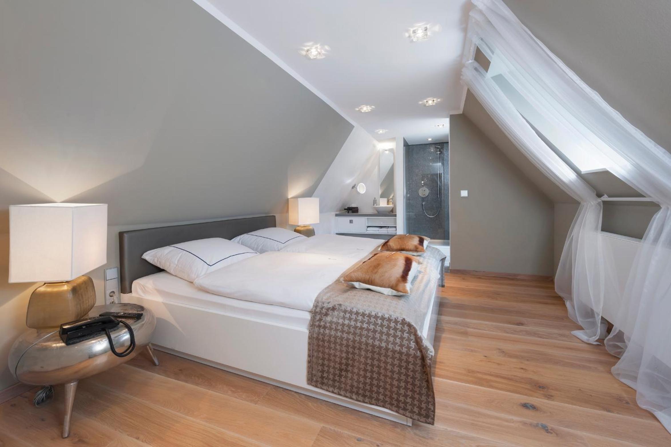 Suite - Photo 2