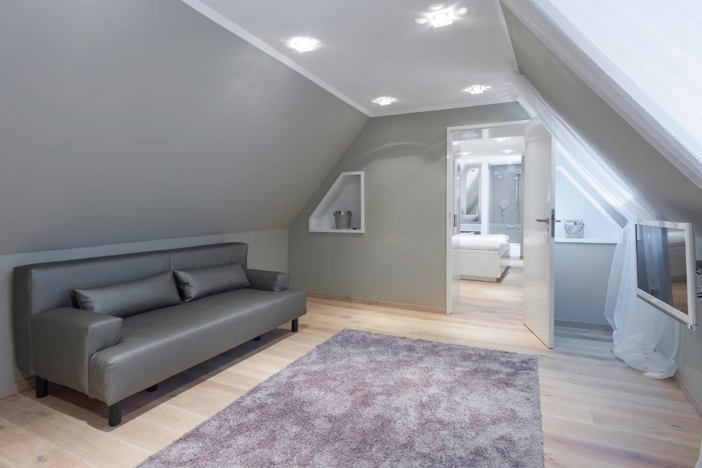 Suite - Photo 5