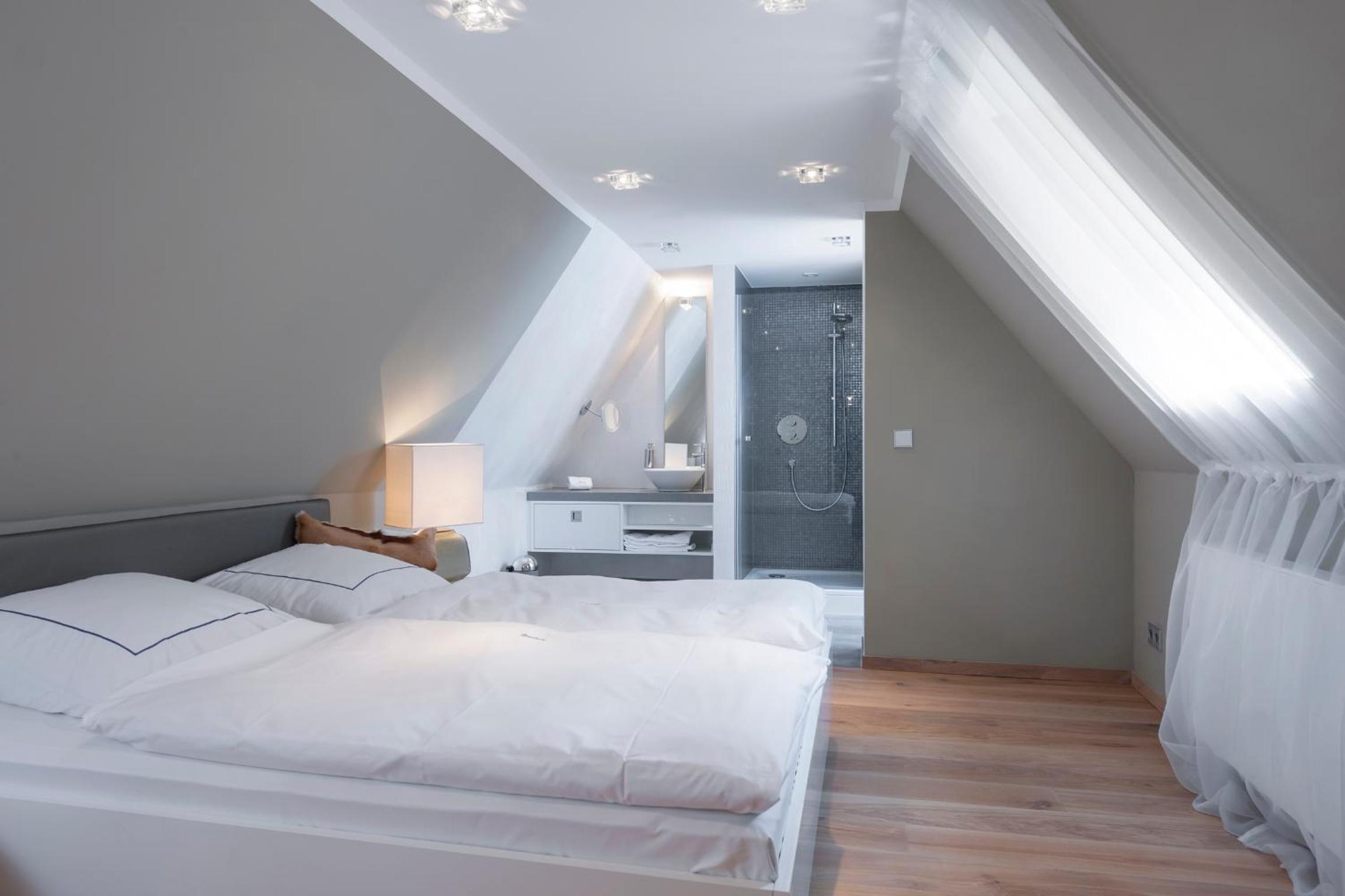 Suite - Photo 7