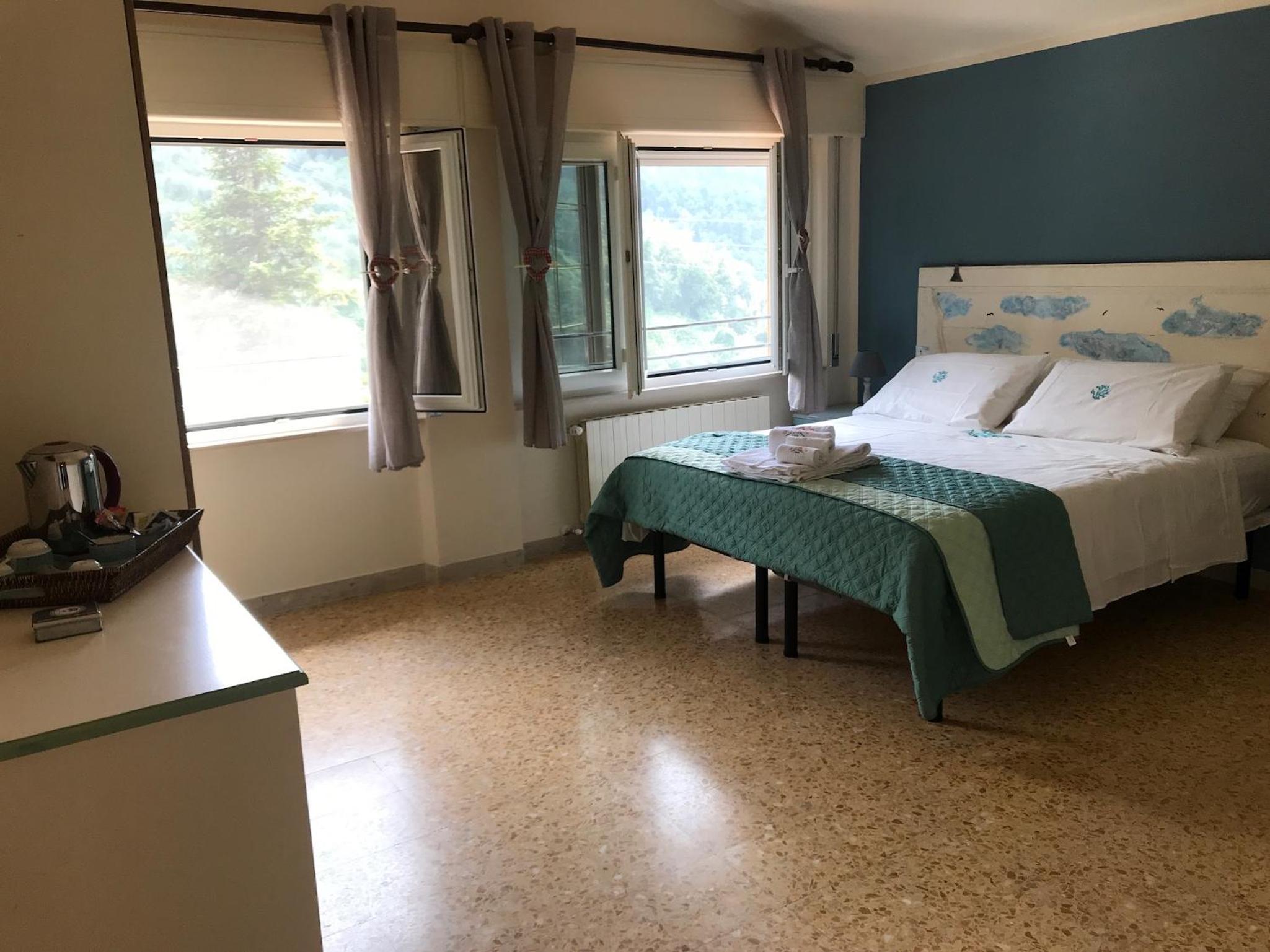 Large Double Room - Photo 2