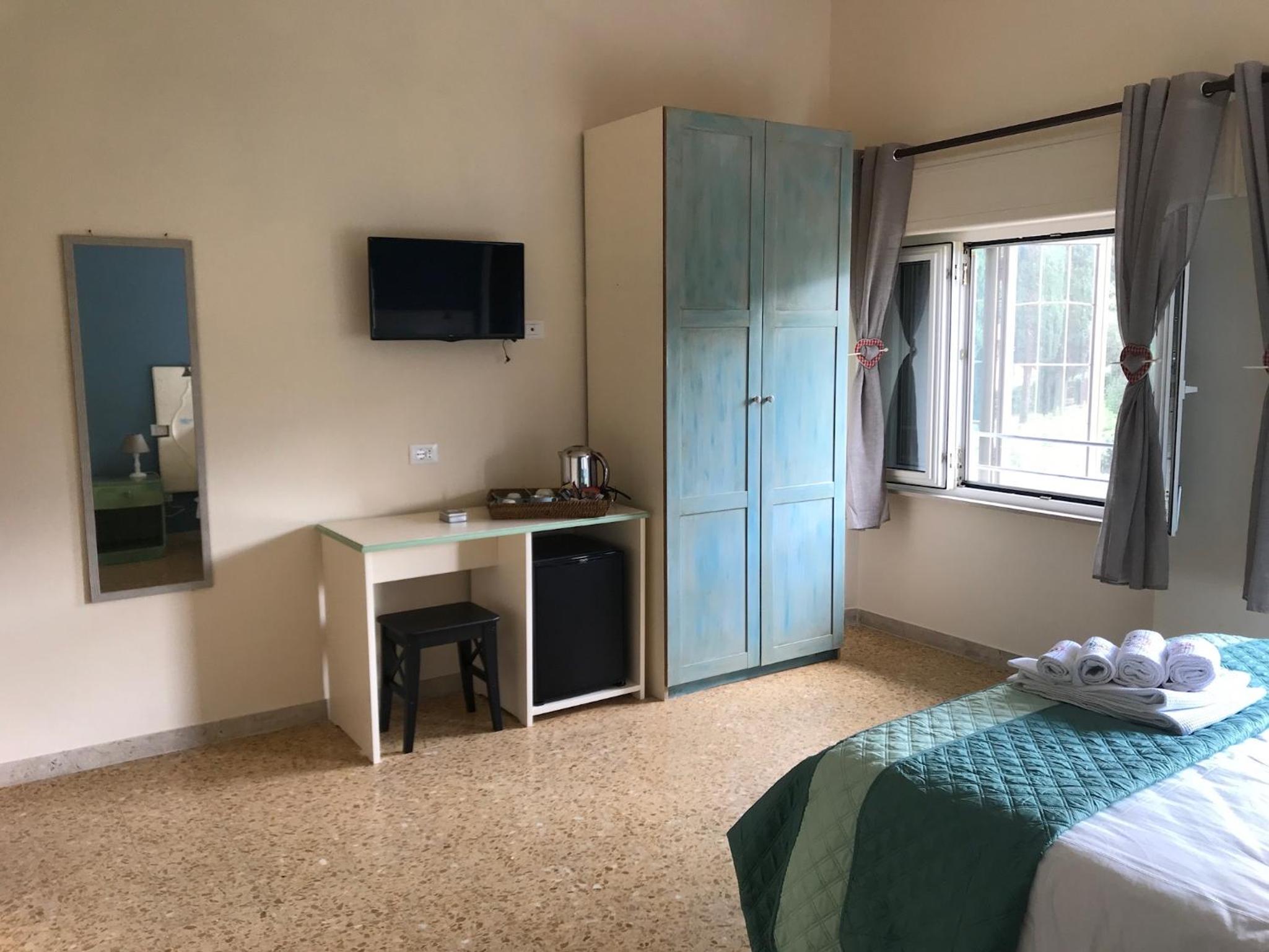 Large Double Room - Photo 5
