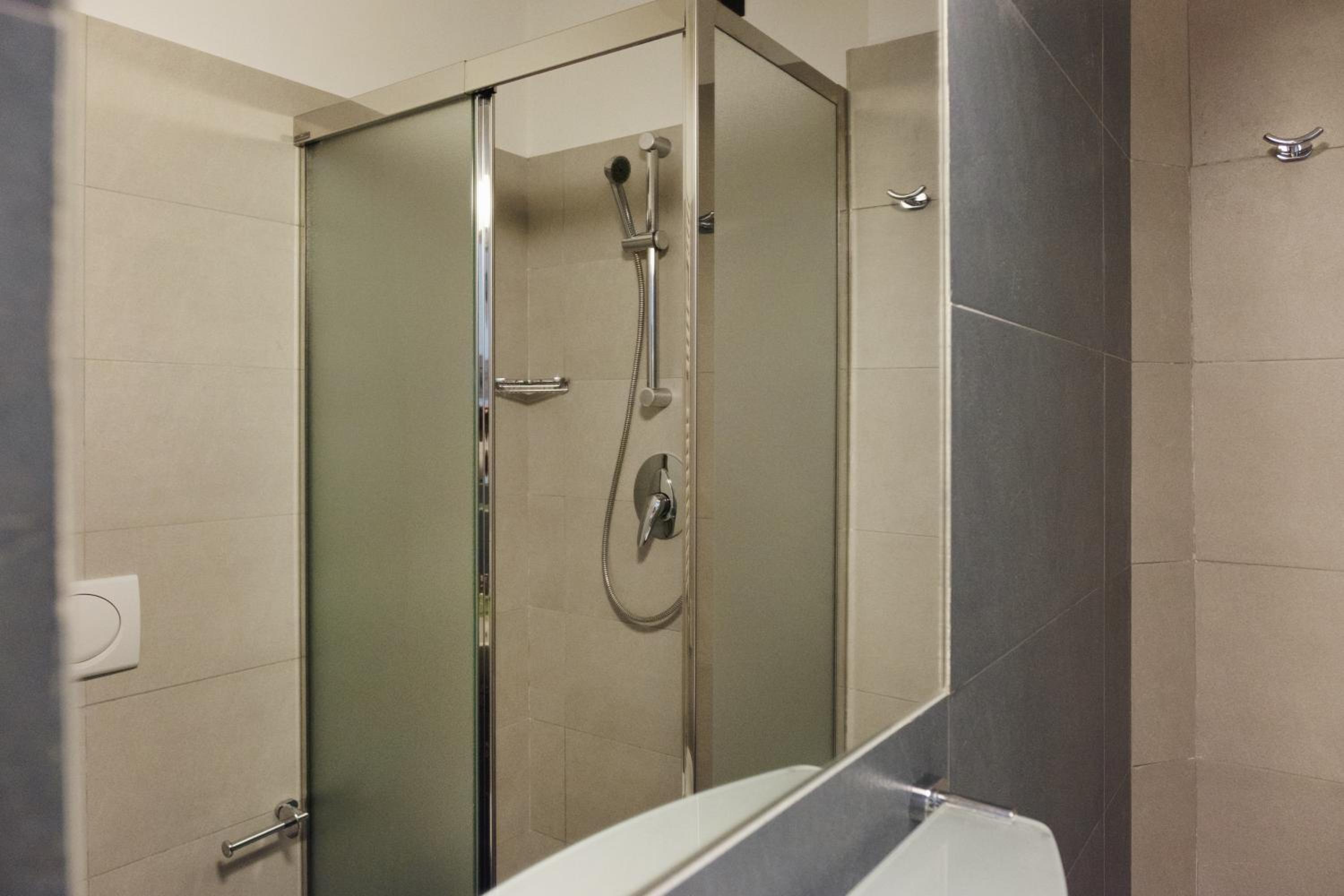 Quadruple Room - Photo 9