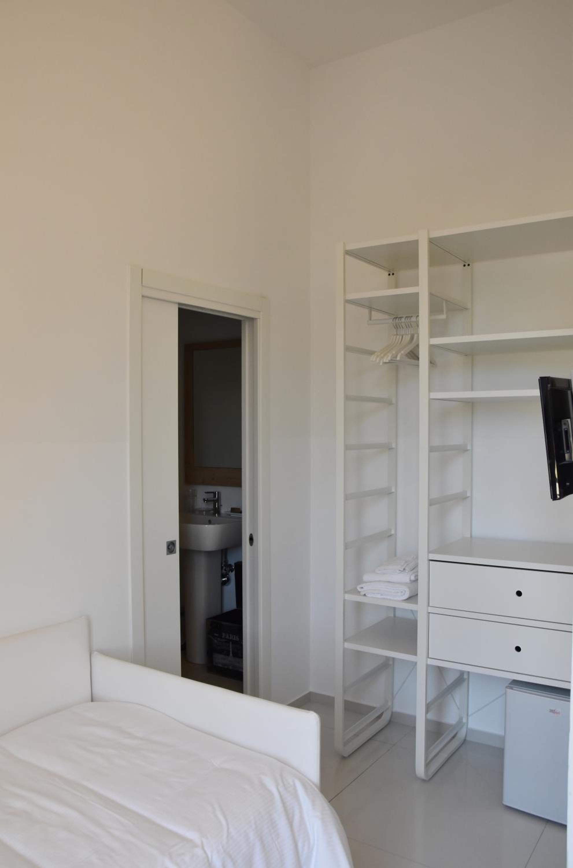 Single Room photo 2