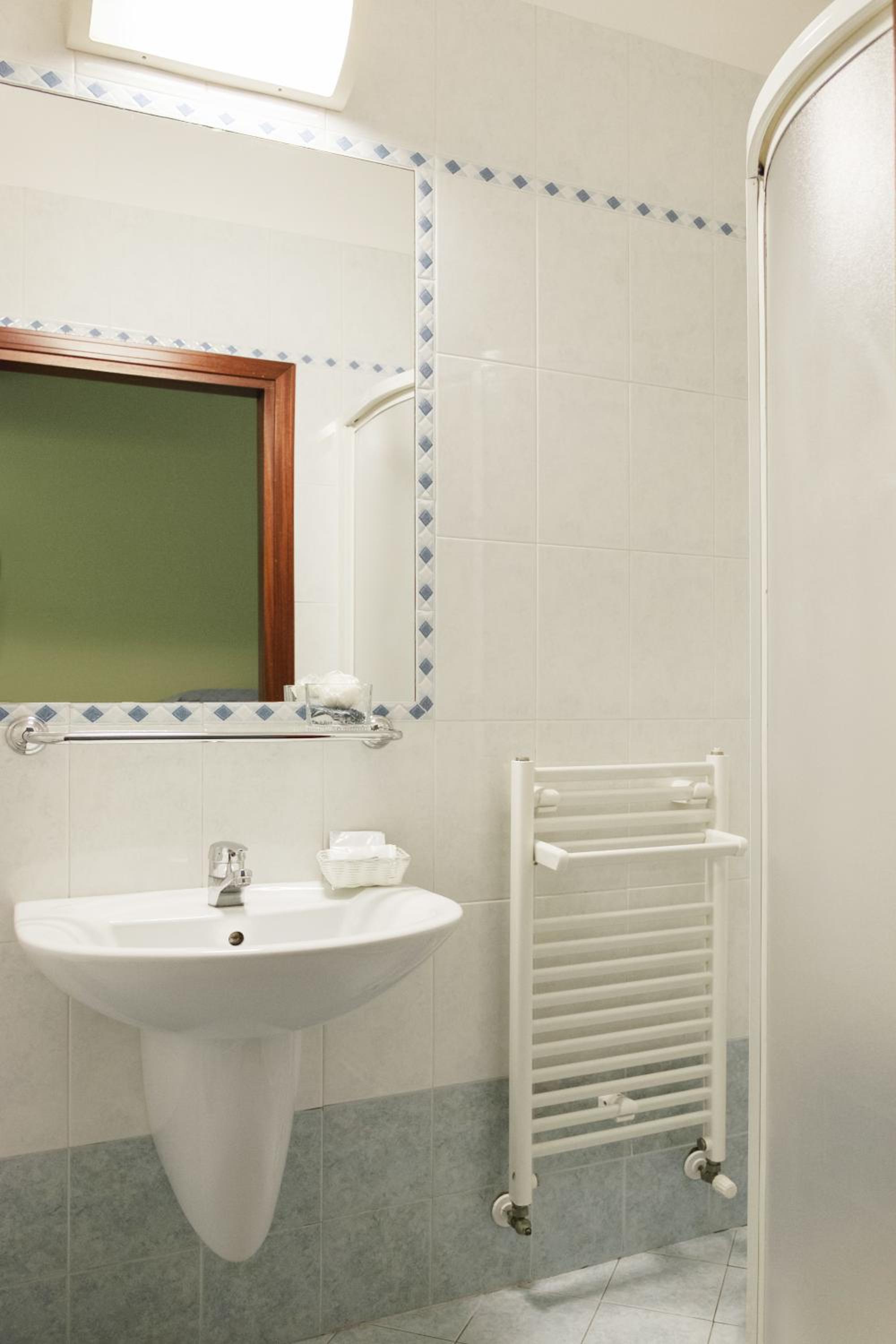 Quadruple Room - Photo 4