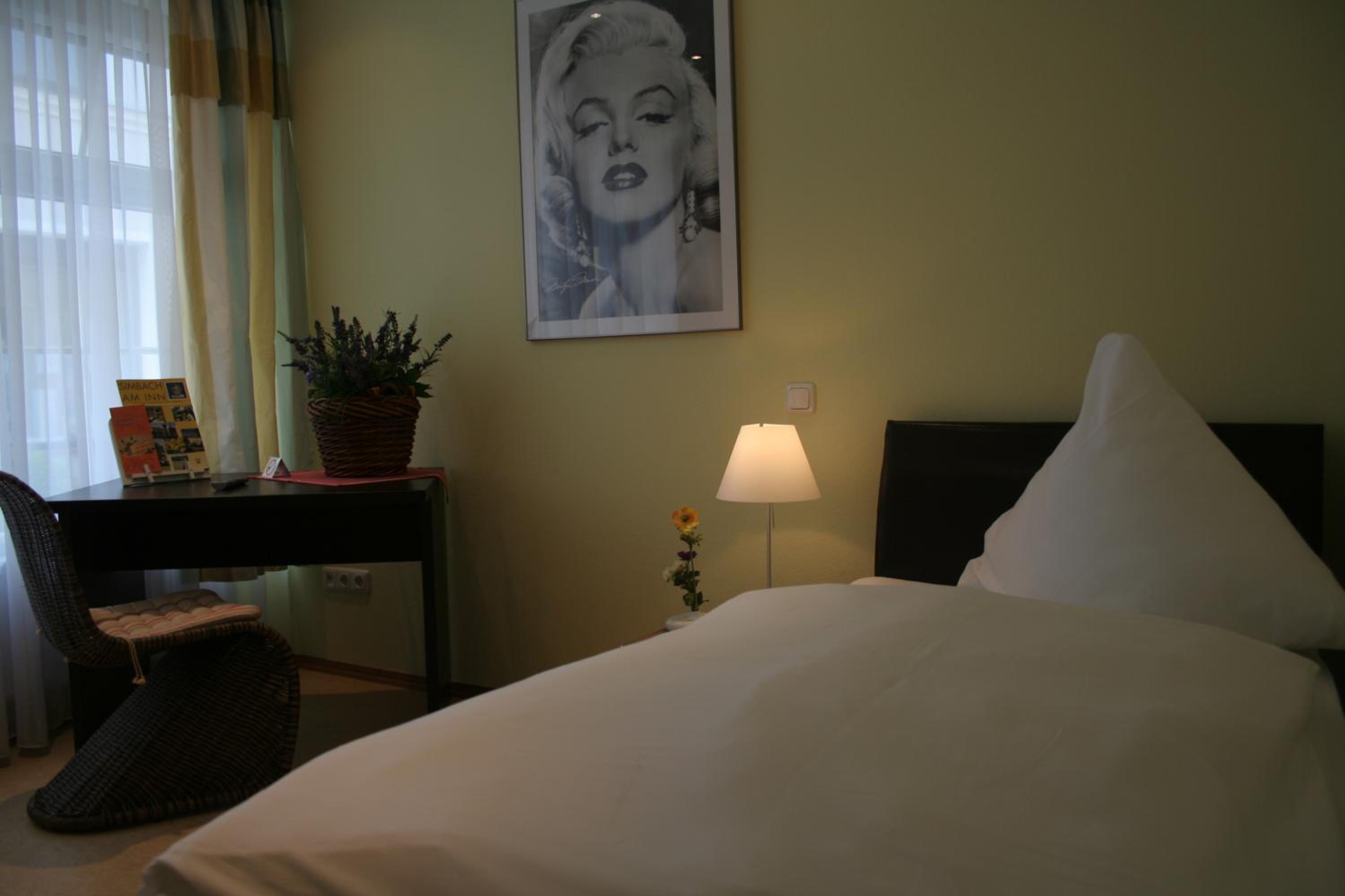 Single Room photo 2