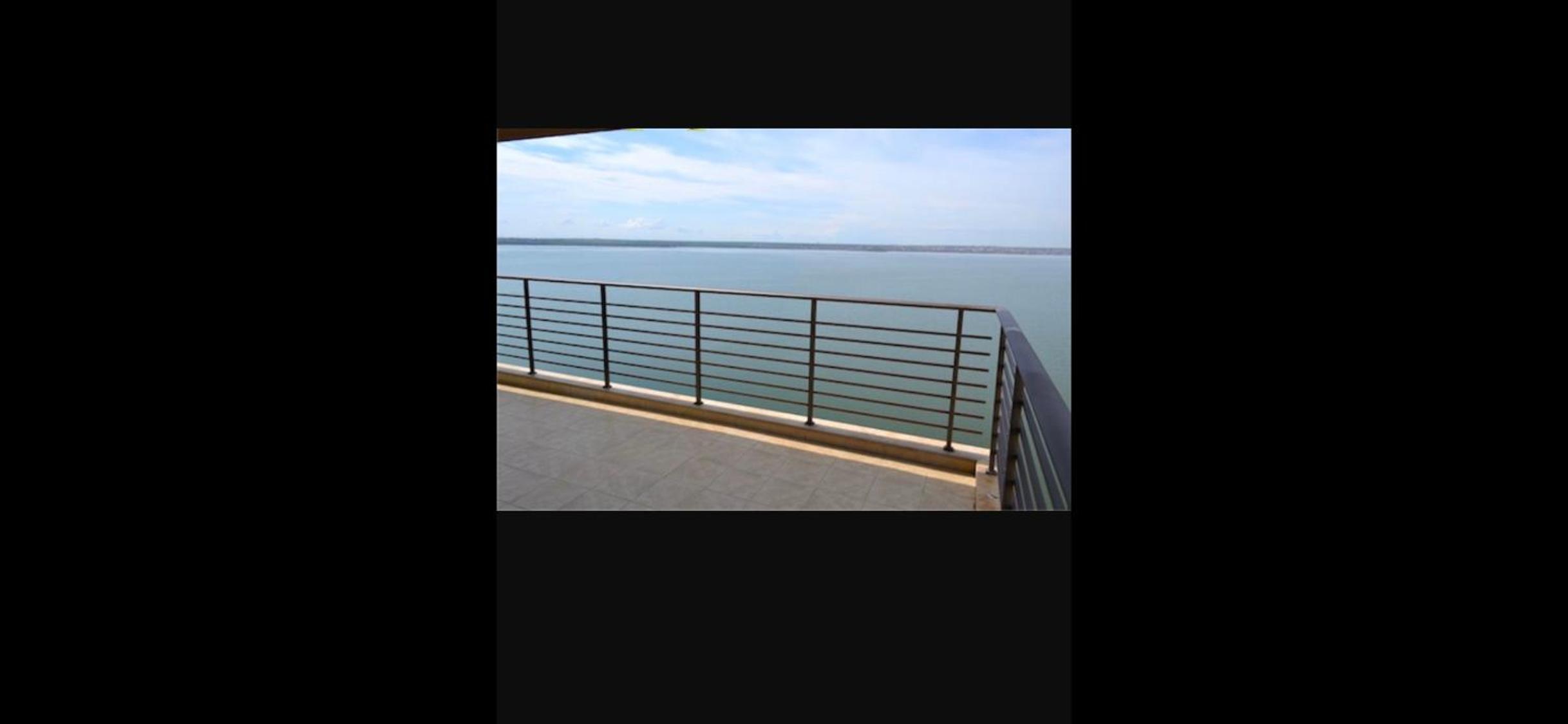 Apartment with Lake View - Photo 10