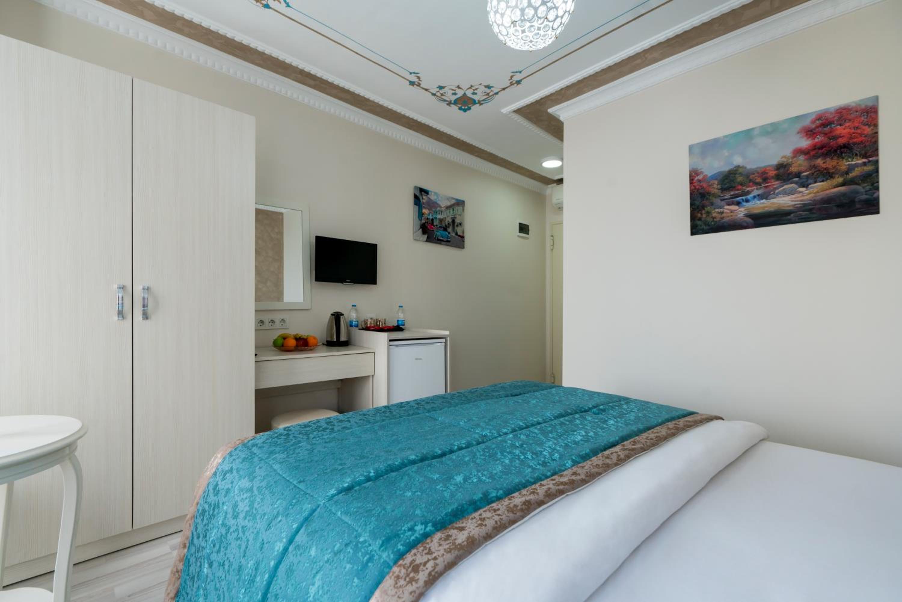 Deluxe King Room photo 2