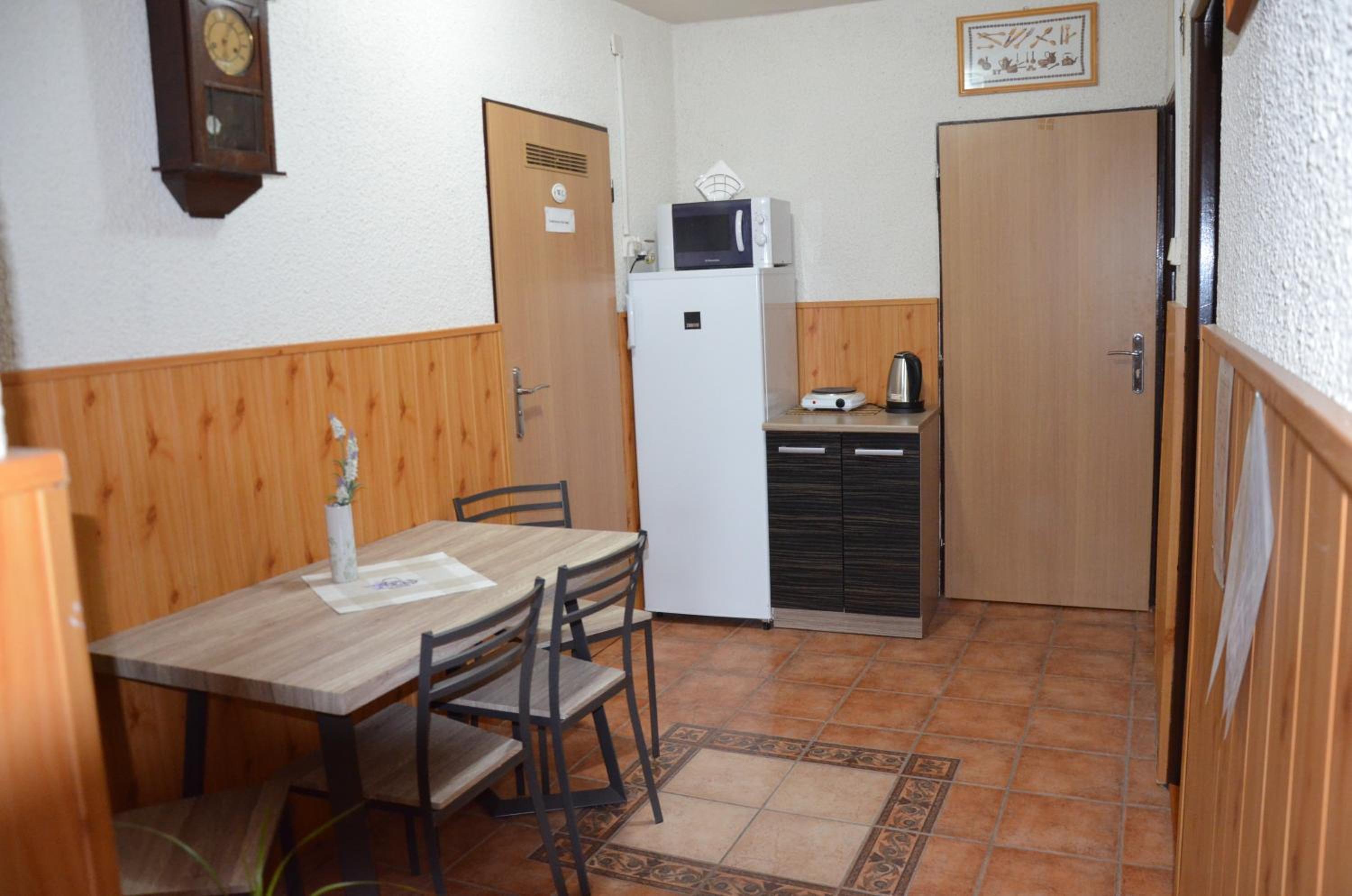 Deluxe Double Room with Bath - Photo 5