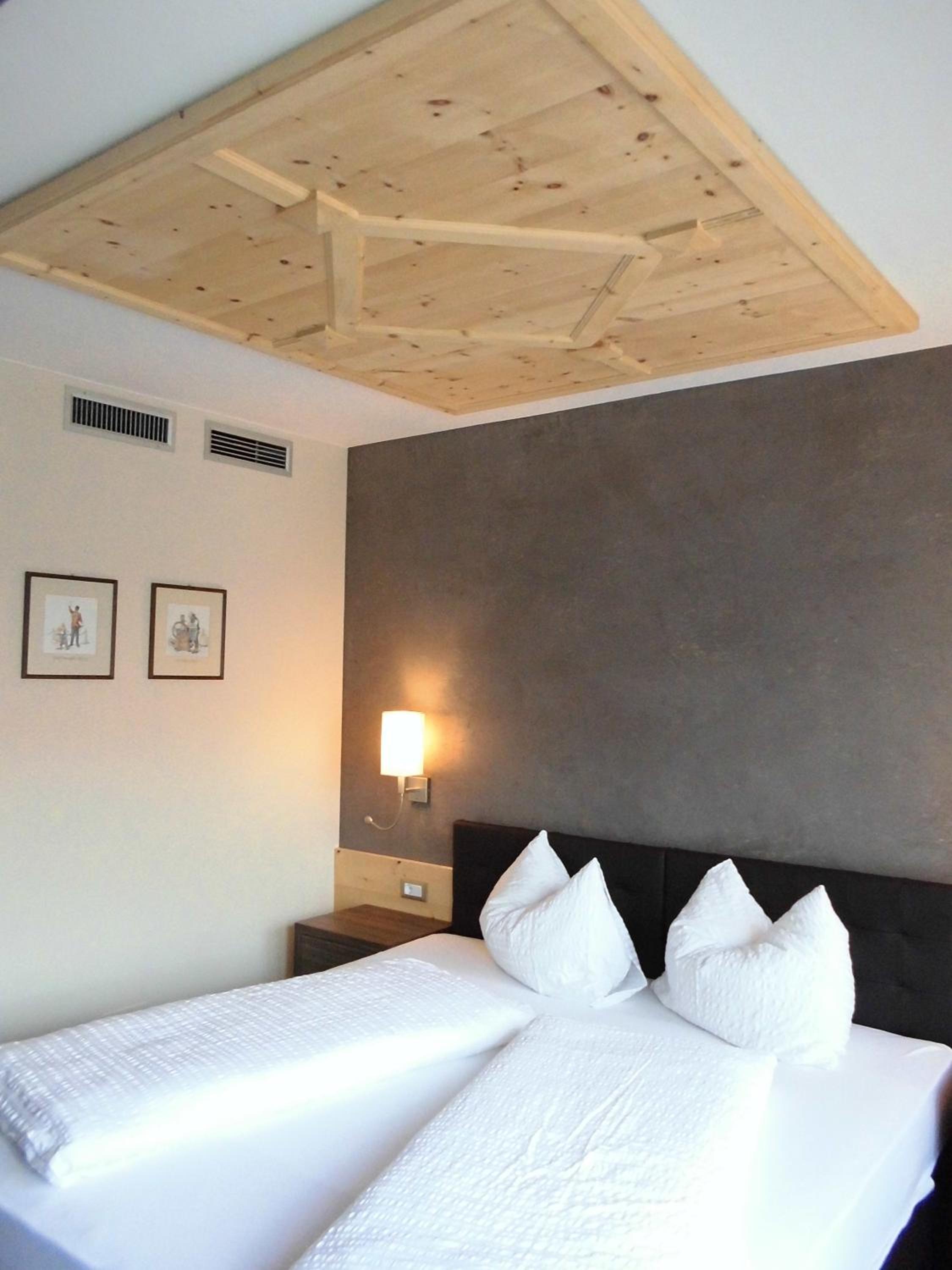 Double or Twin Room with Balcony - Photo 2