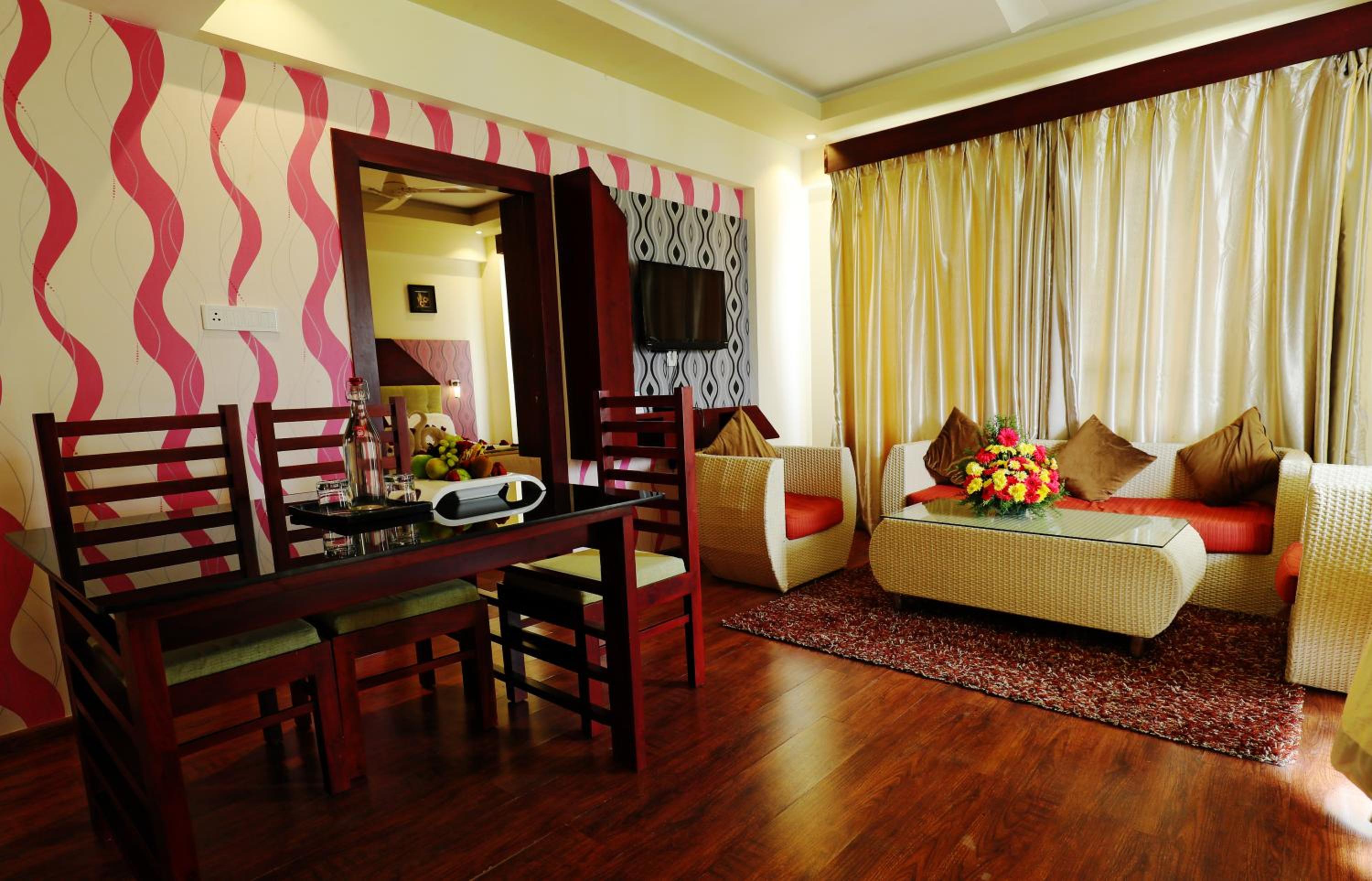 Suite with Balcony - Photo 7