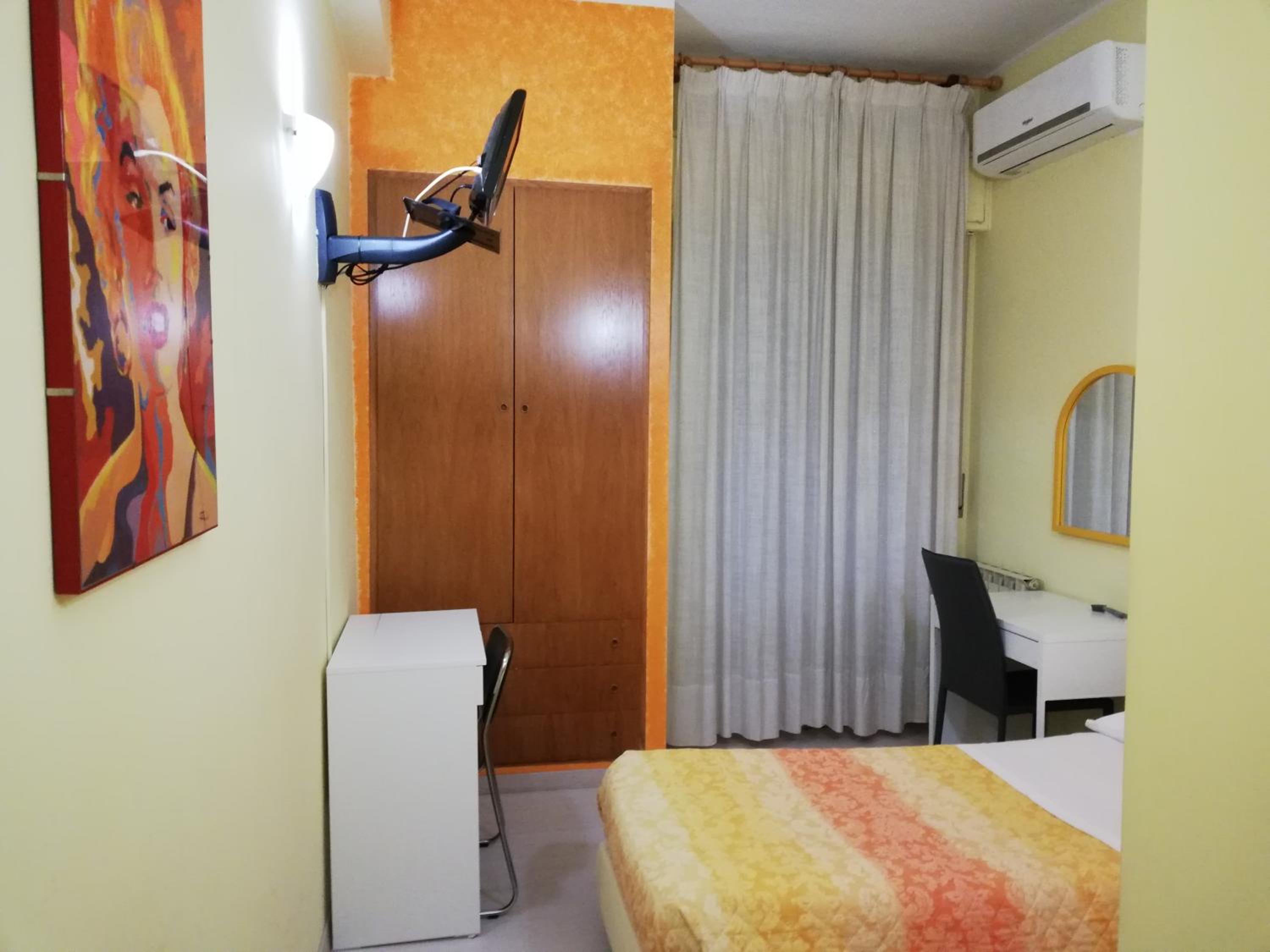 Single Room photo 3