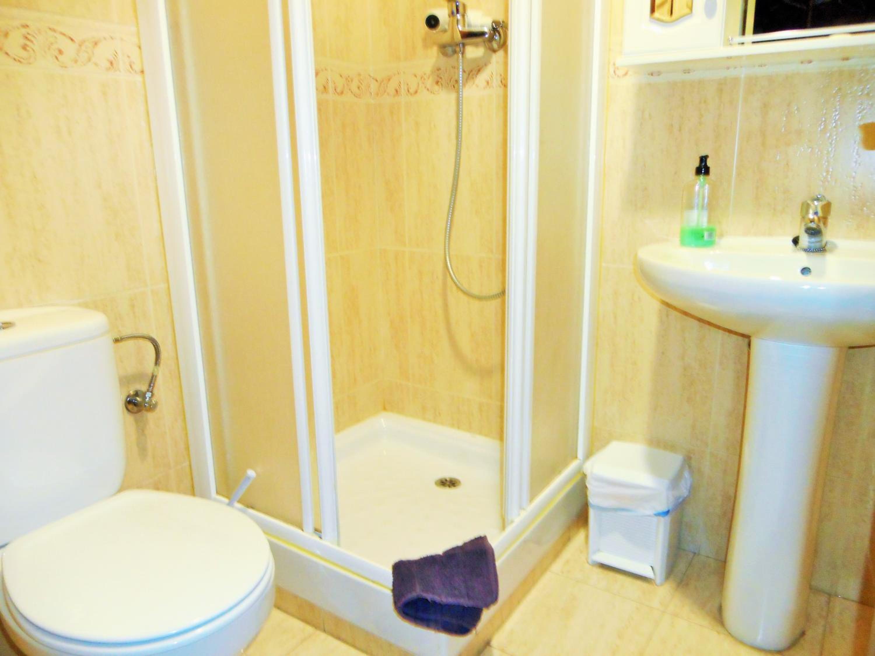 Family Room with Private Bathroom - Photo 26