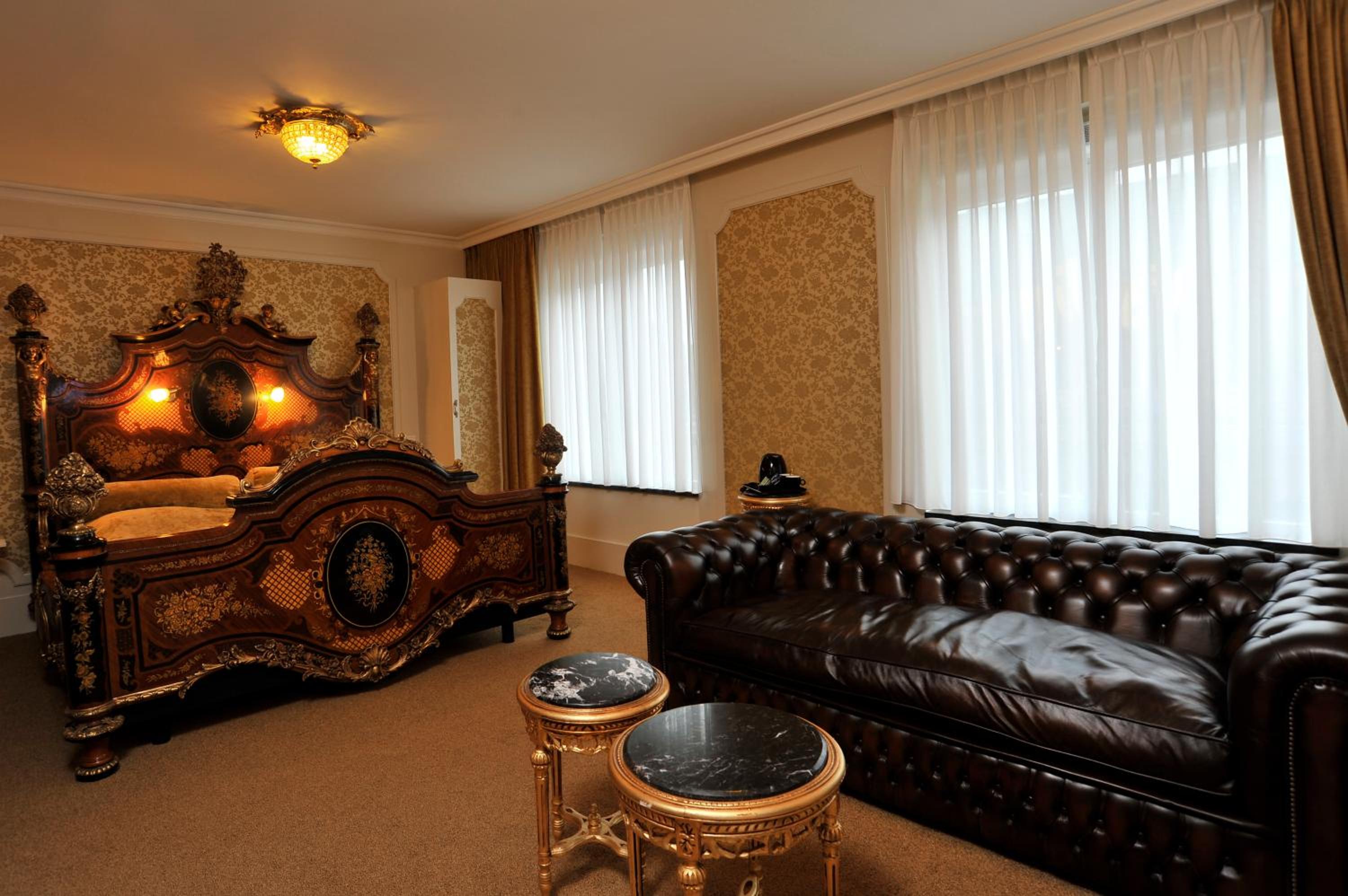 Superior Theme Suite - 1 King Bed 1 Sofa Bed  - Photo 1