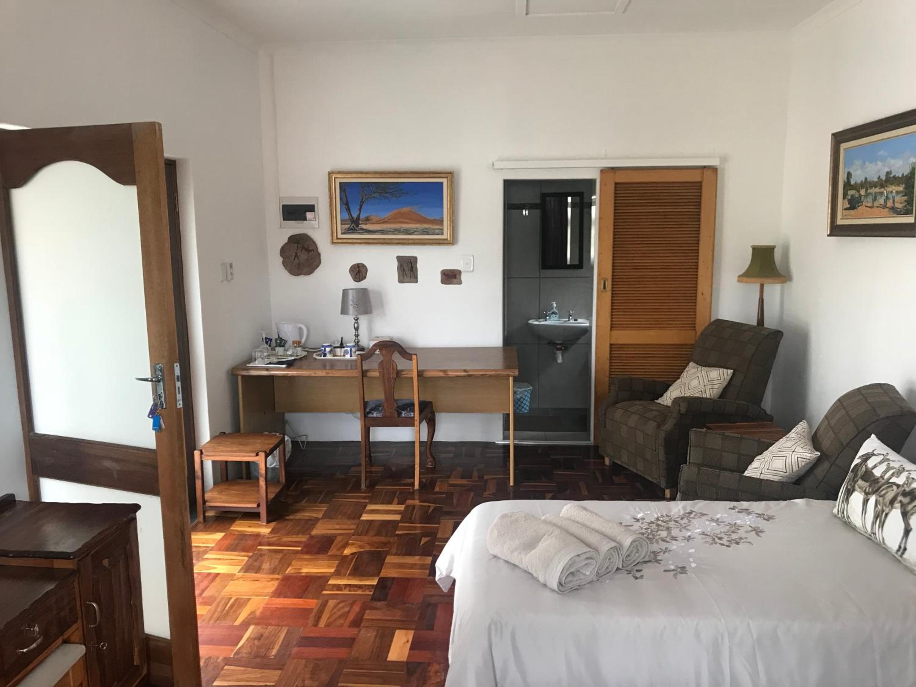 Deluxe Double Room with Shower - Photo 12