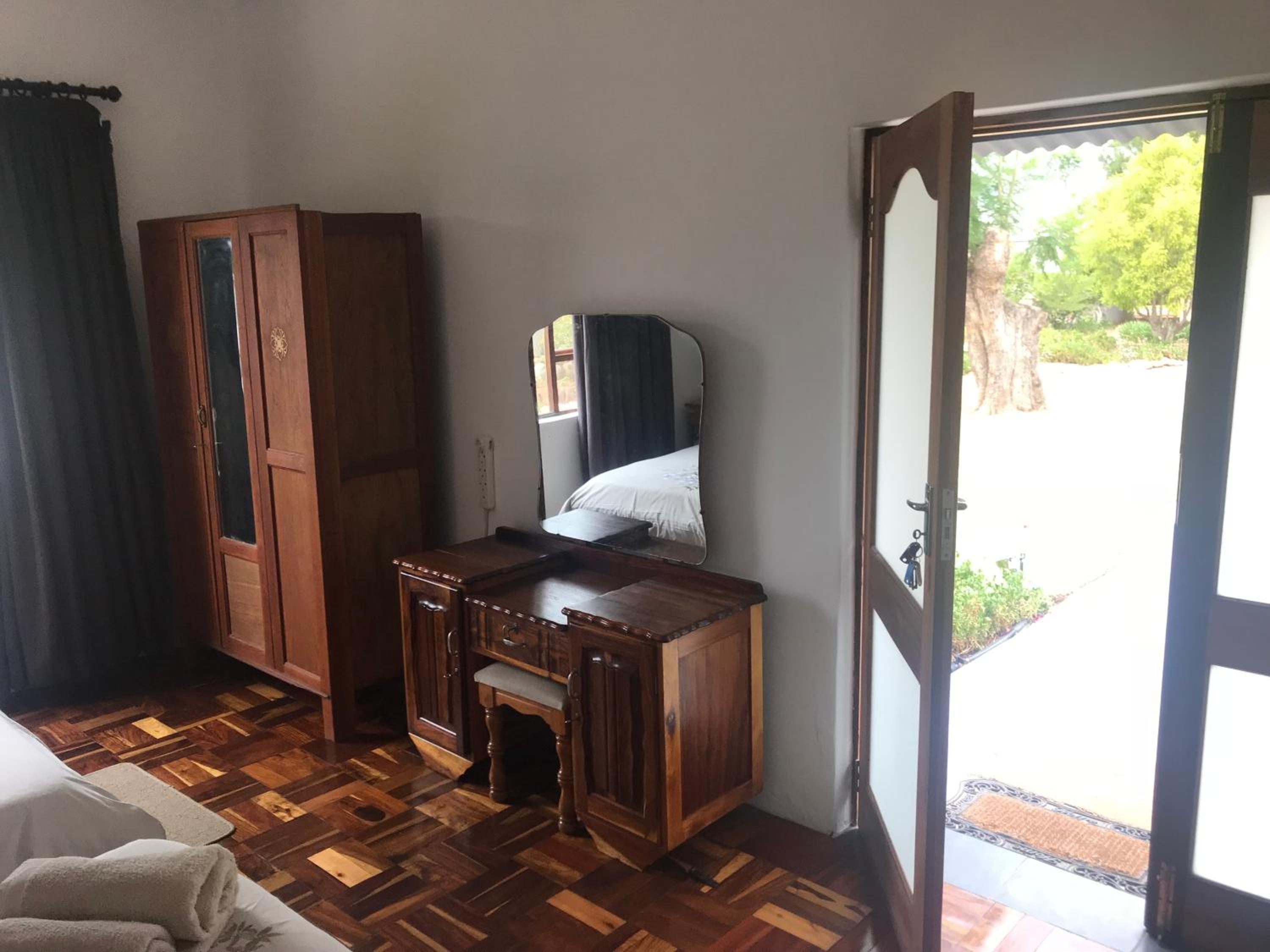 Deluxe Double Room with Shower - Photo 11