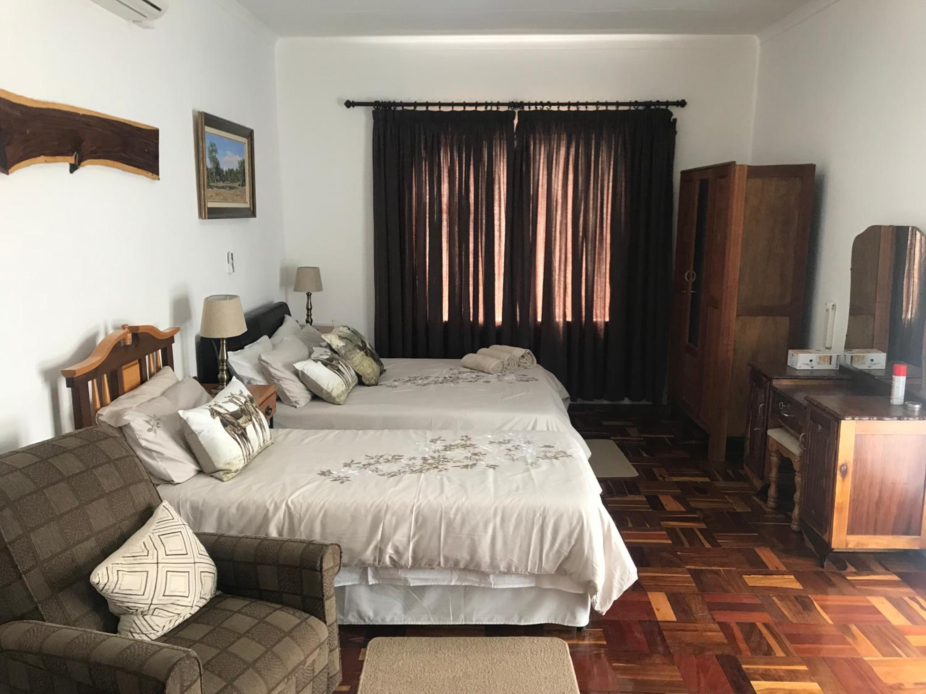 Deluxe Double Room with Shower - Photo 8