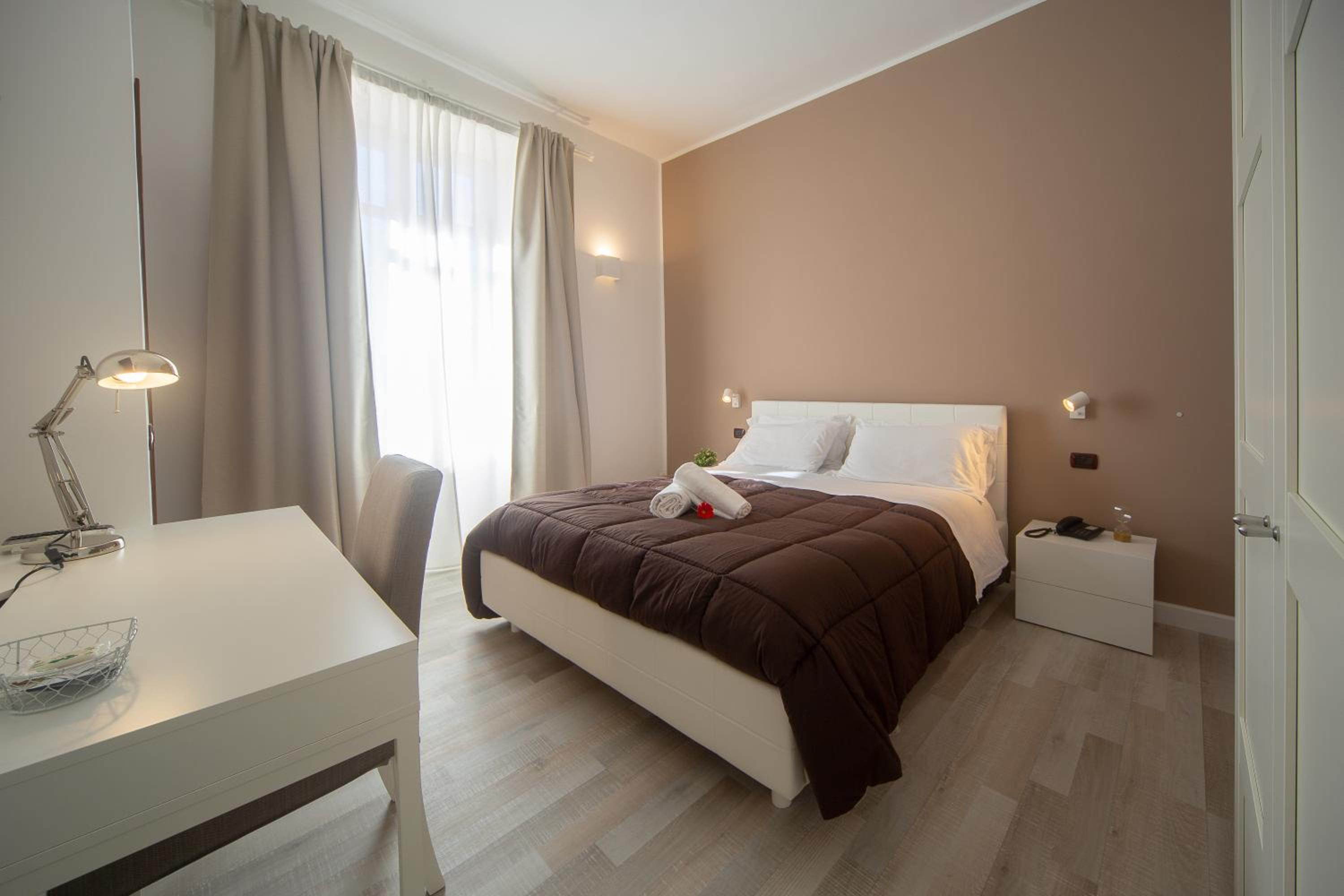 Double Room - Photo 8
