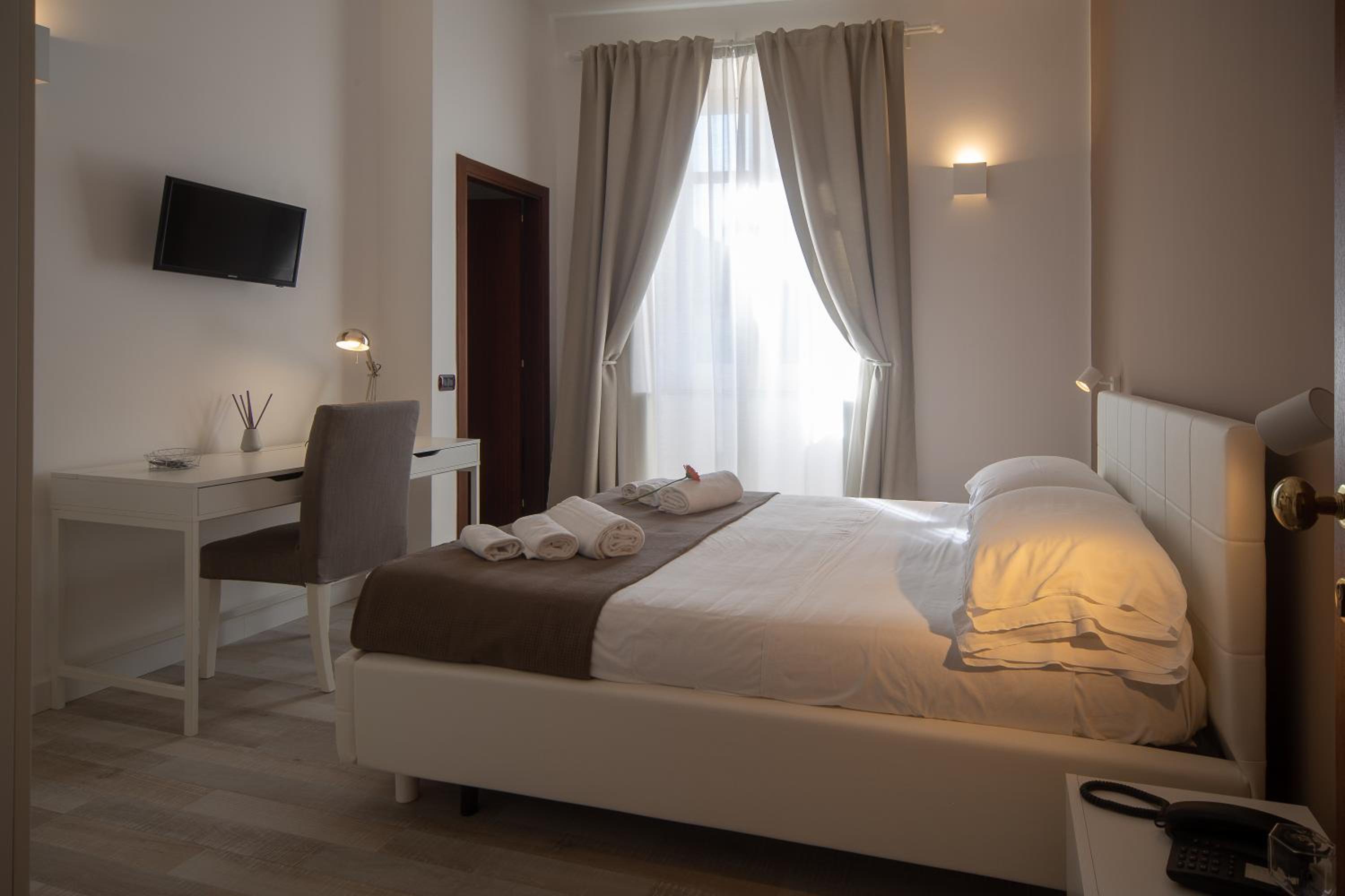 Double Room - Photo 11