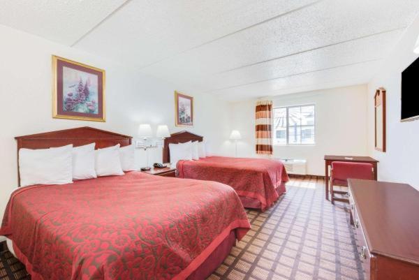 Double Room with Two Double Beds - Smoking - Photo 4