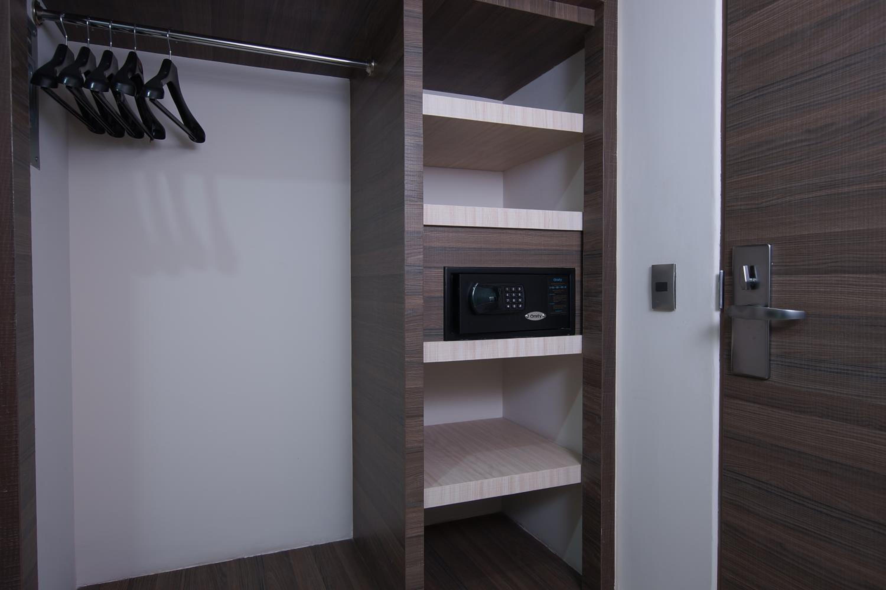 Deluxe Suite with Spa Bath