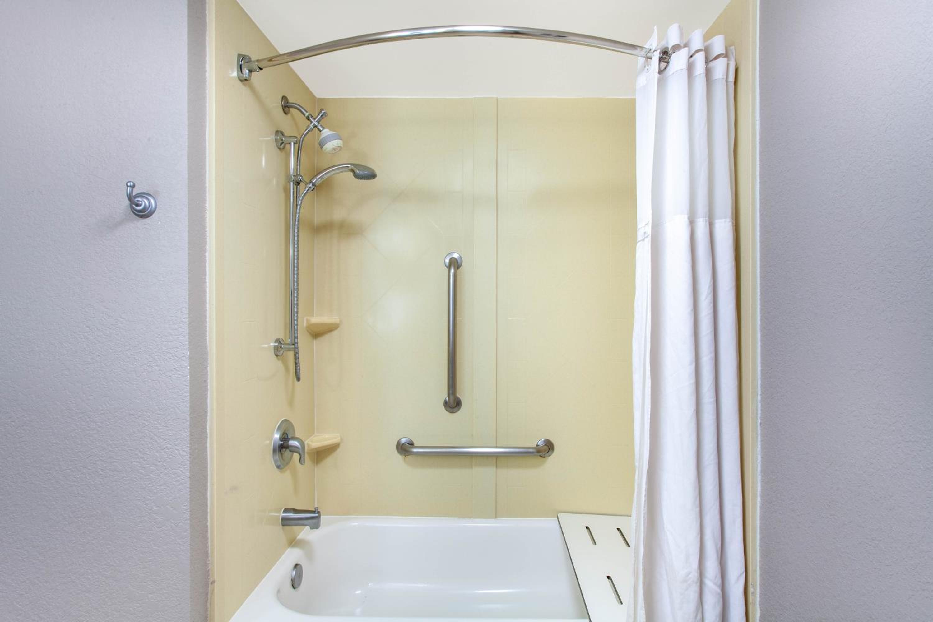 Double Room - Mobility Access/Non-Smoking photo 2
