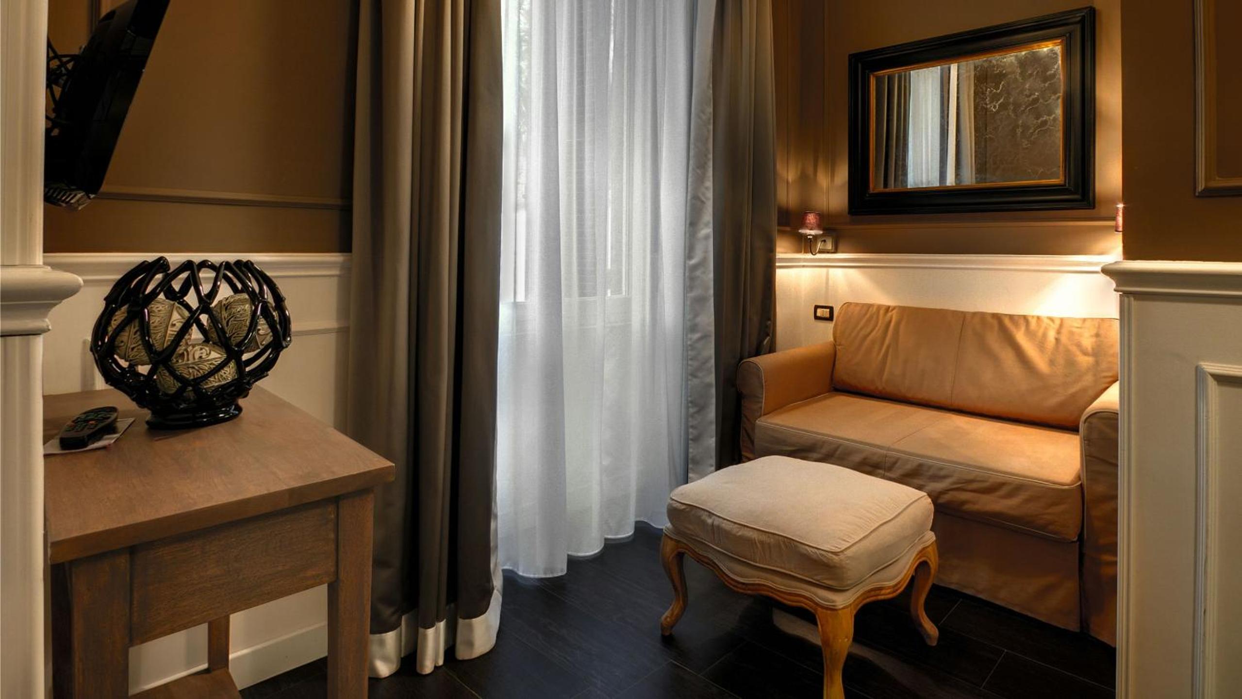 Standard Triple Room thumbnail 5