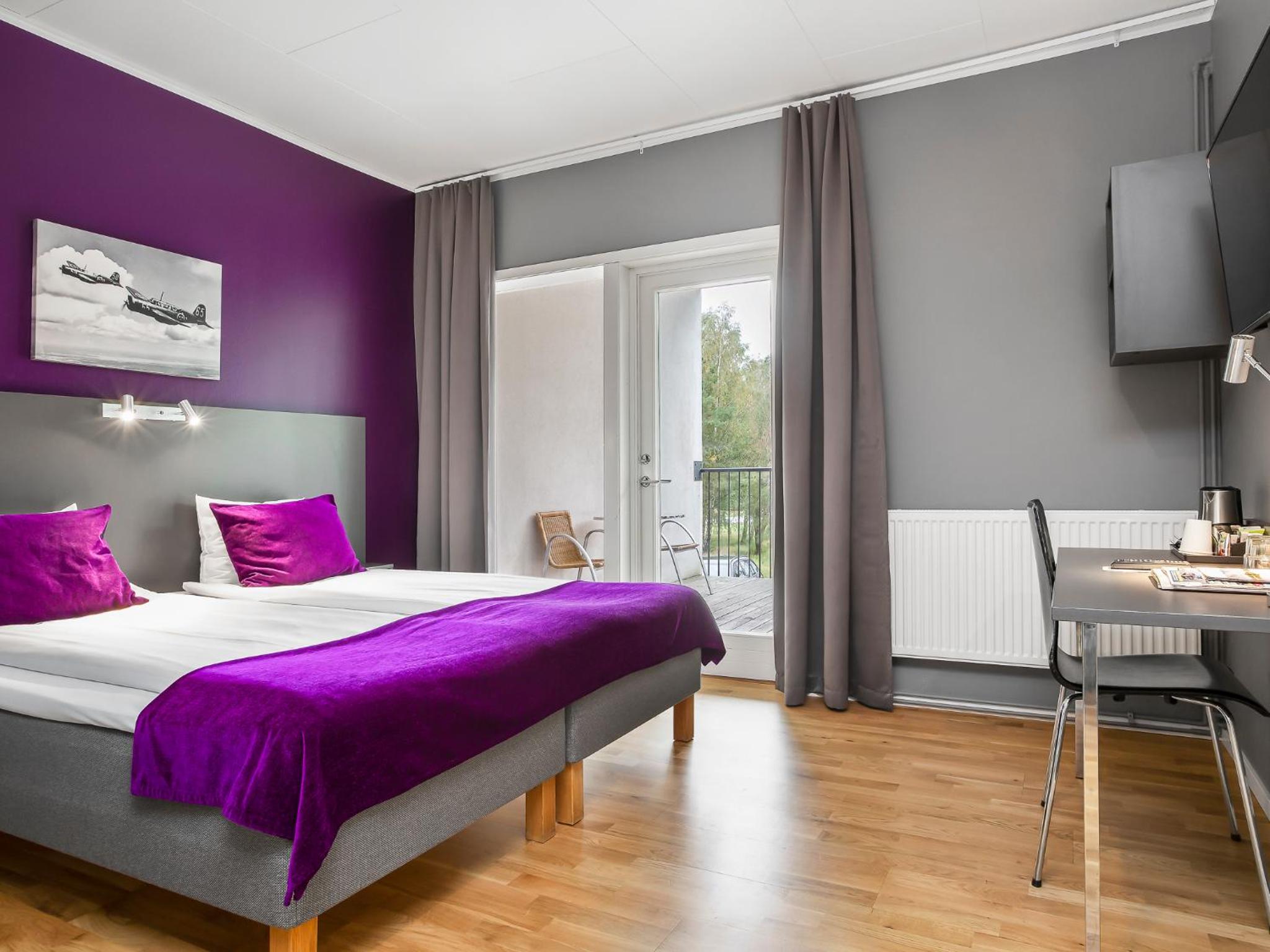 Family Room with Three Single Beds - Non-Smoking