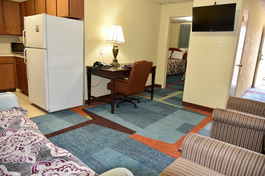 One-Bedroom Suite - Photo 1