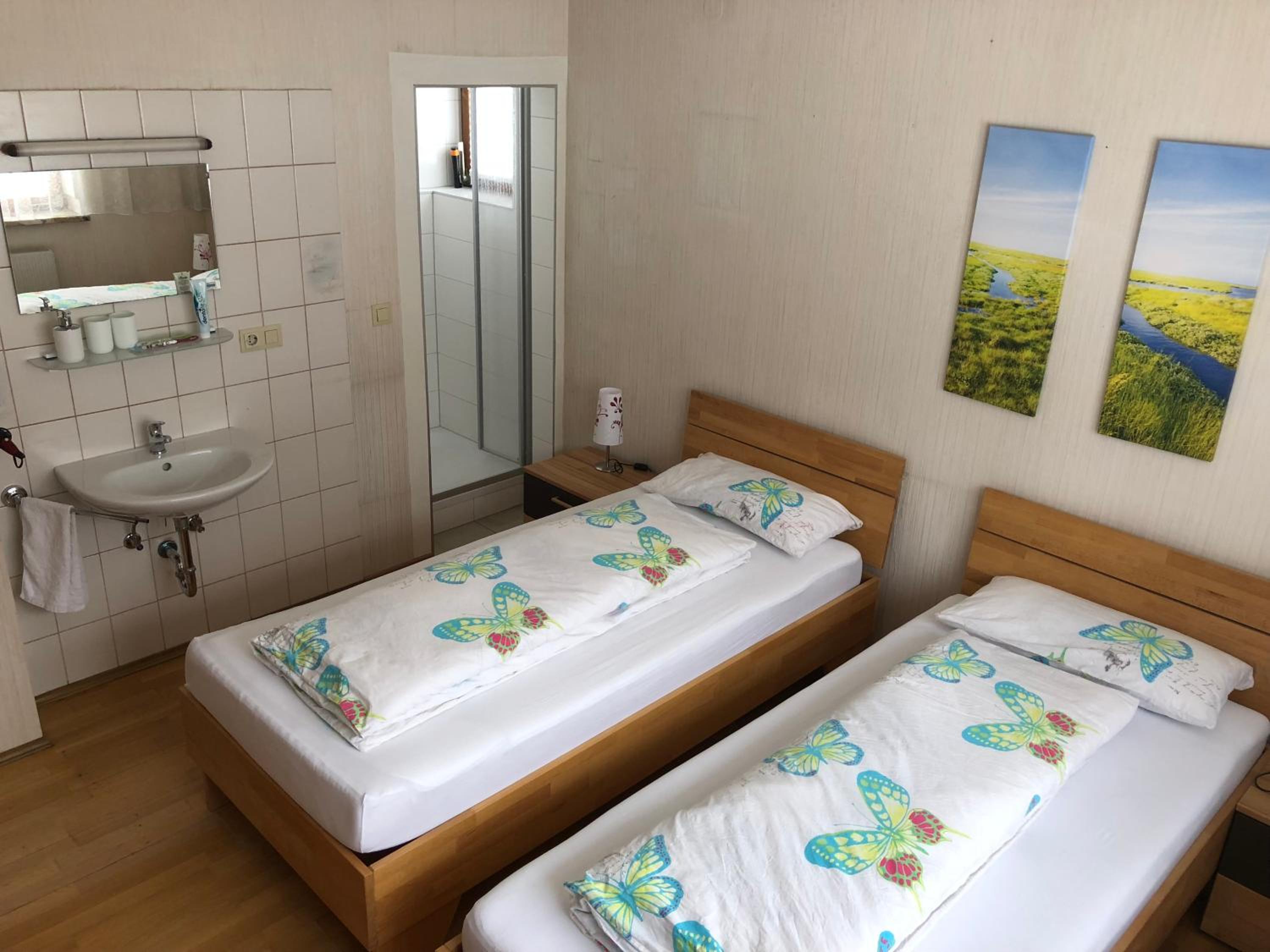 Twin Room with Shower photo 2