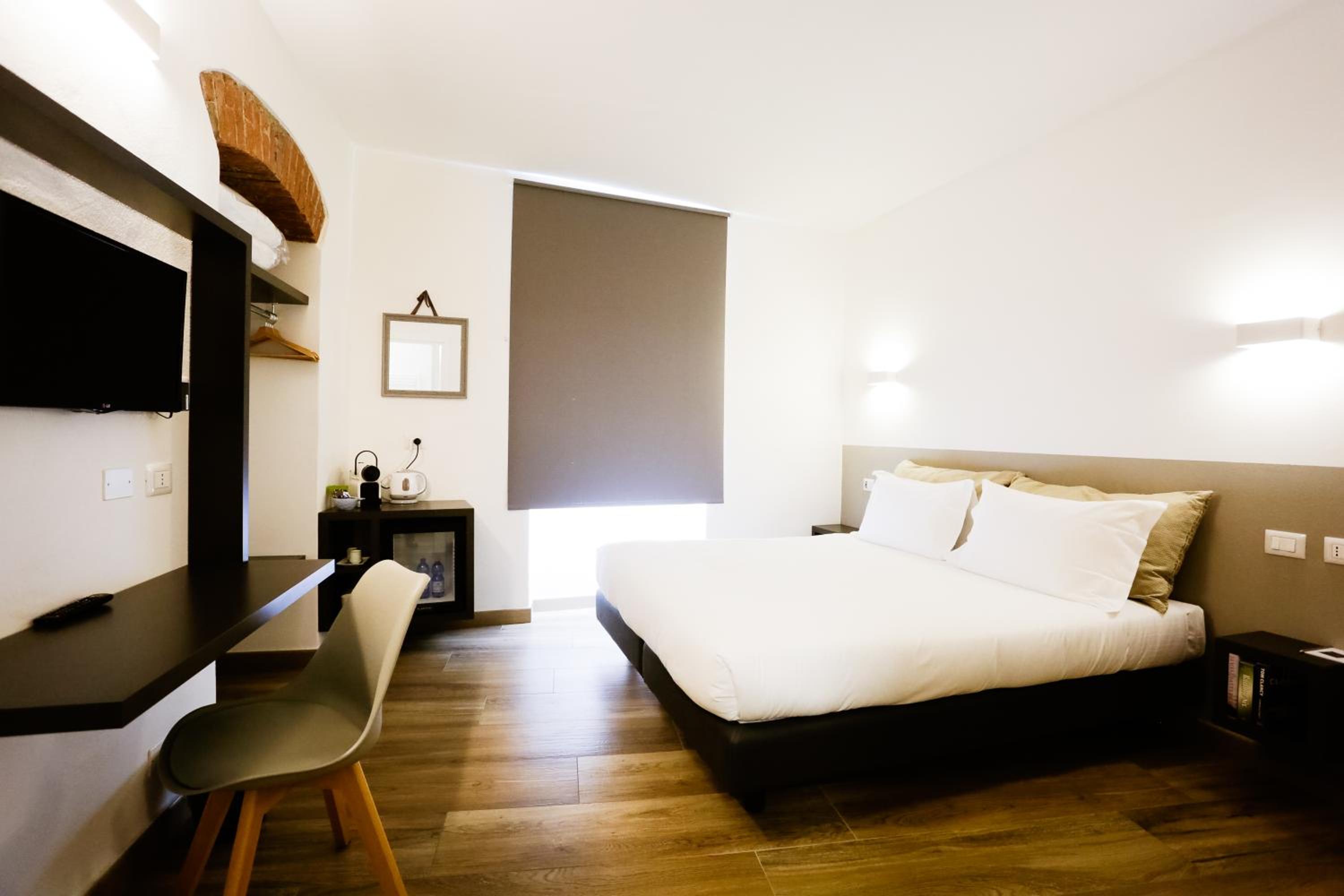 Superior Double or Twin Room - Photo 16