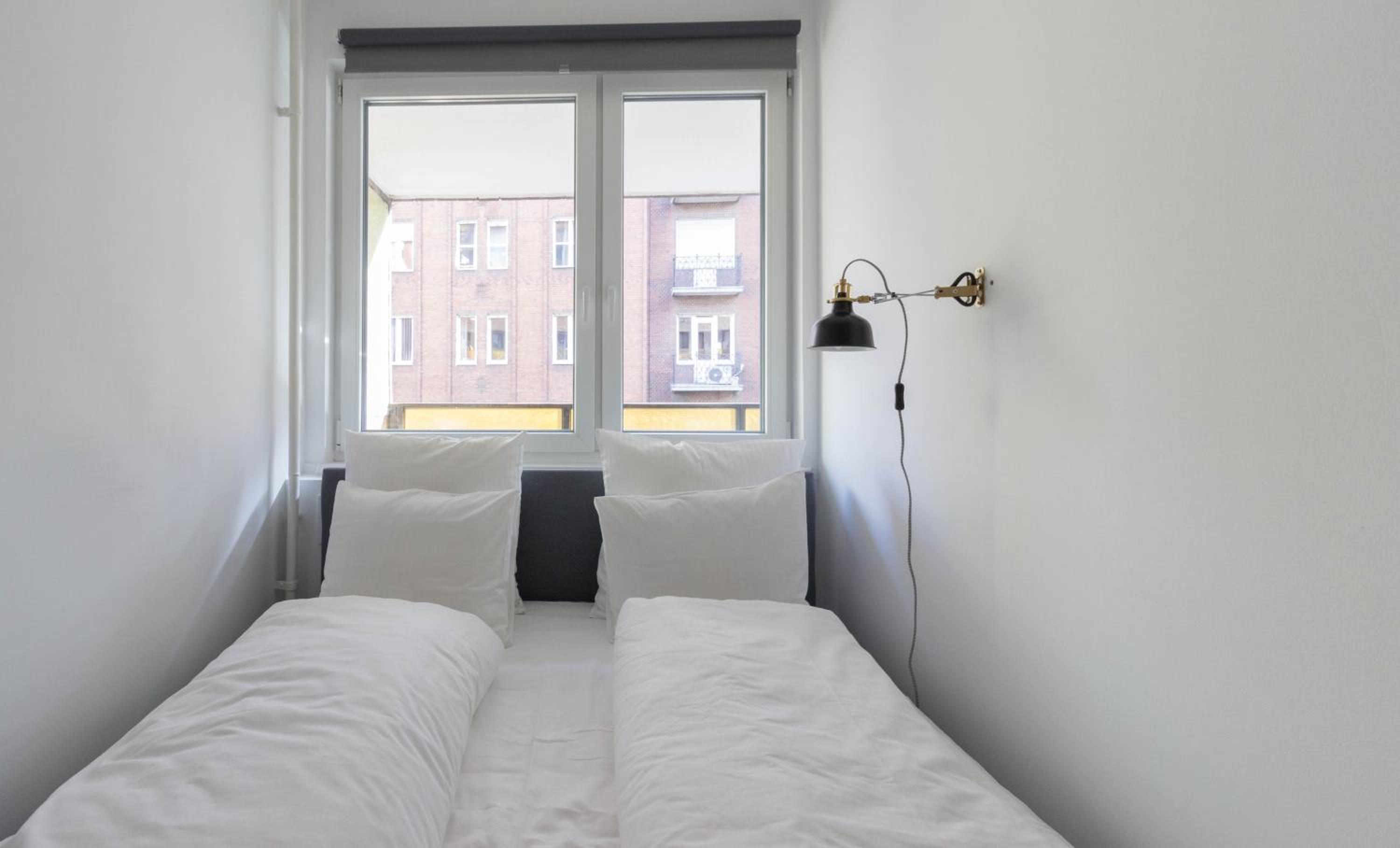 Apartment with Balcony - Photo 7
