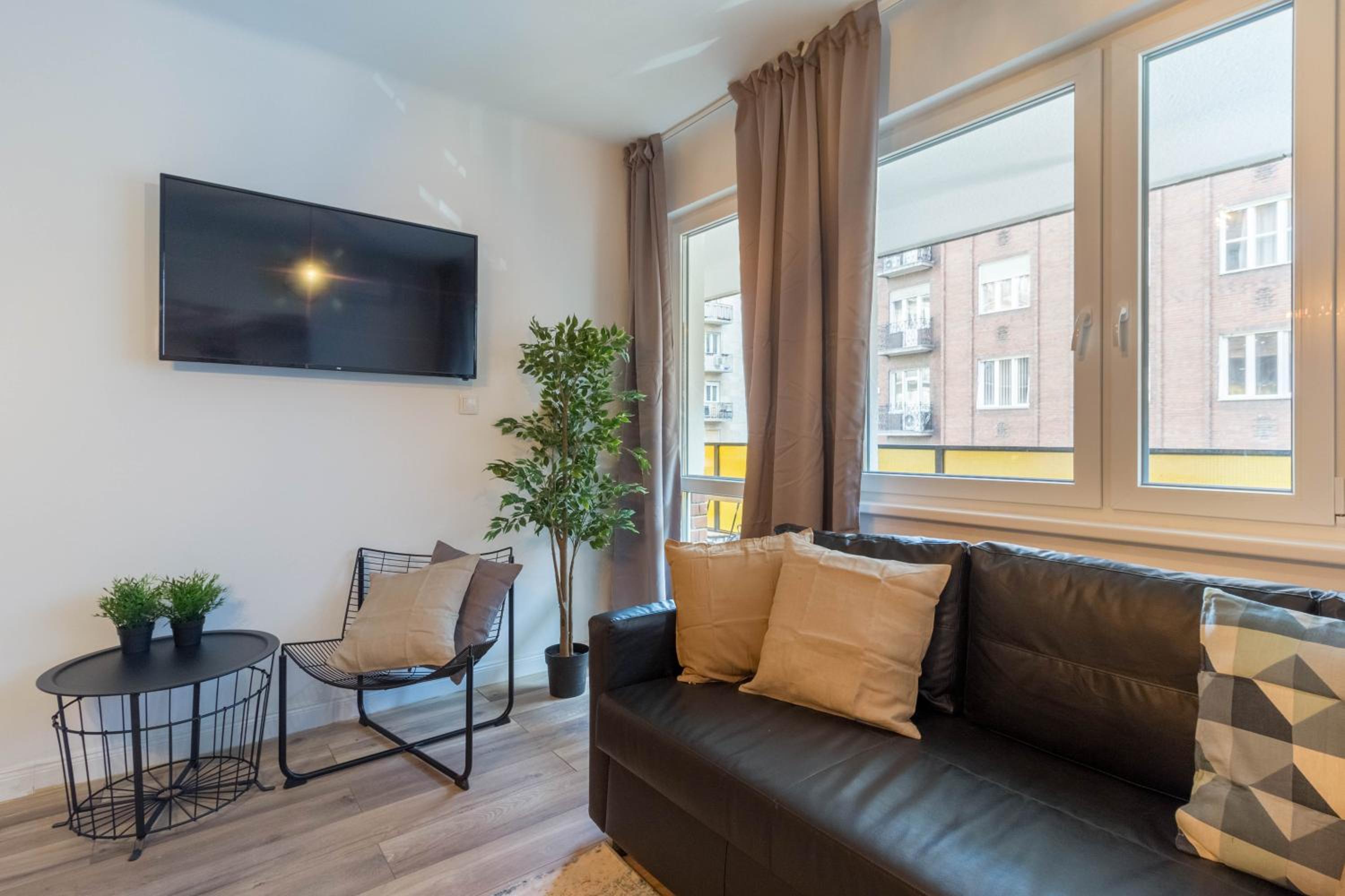 Apartment with Balcony - Photo 9