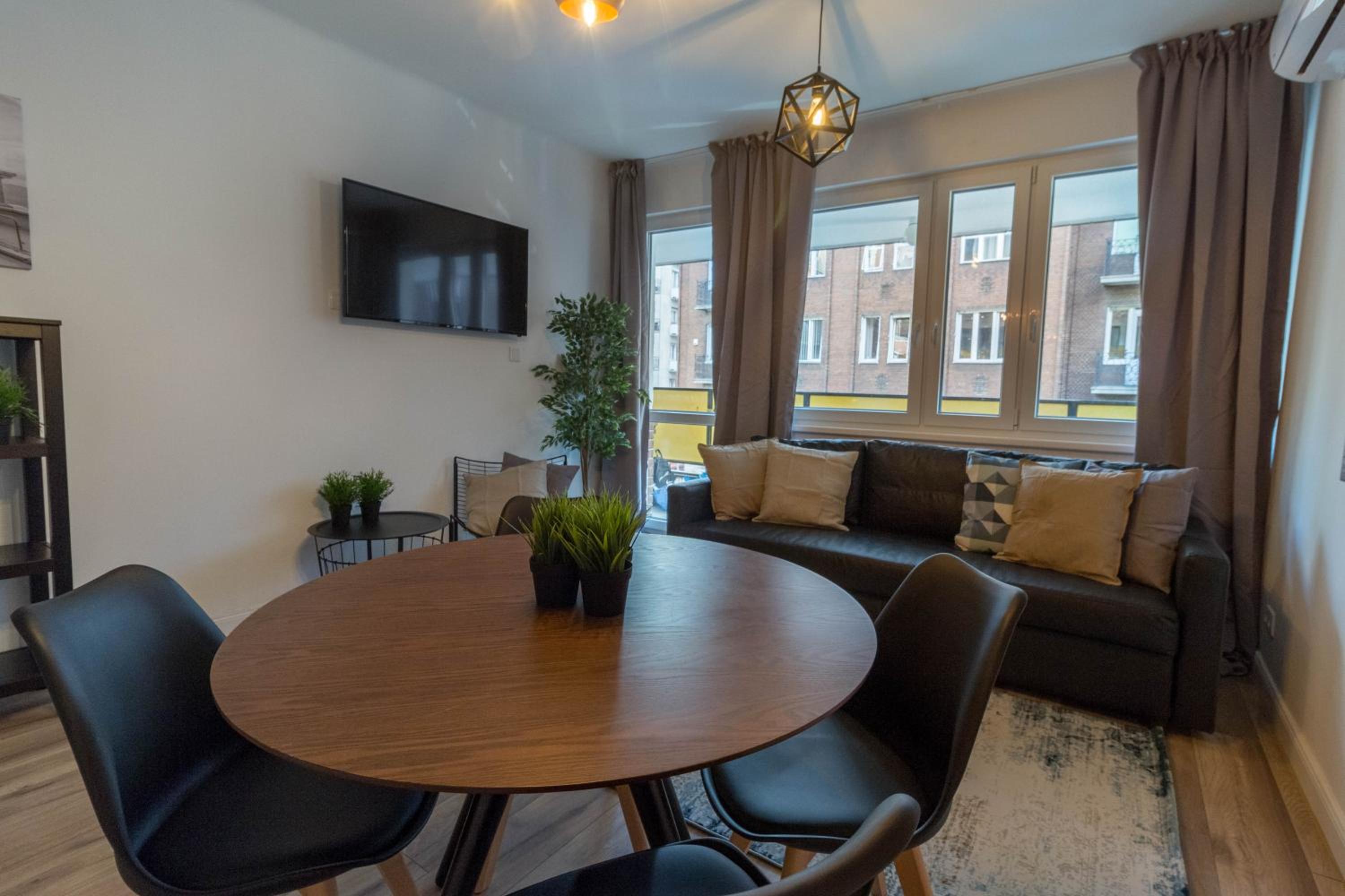 Apartment with Balcony - Photo 10