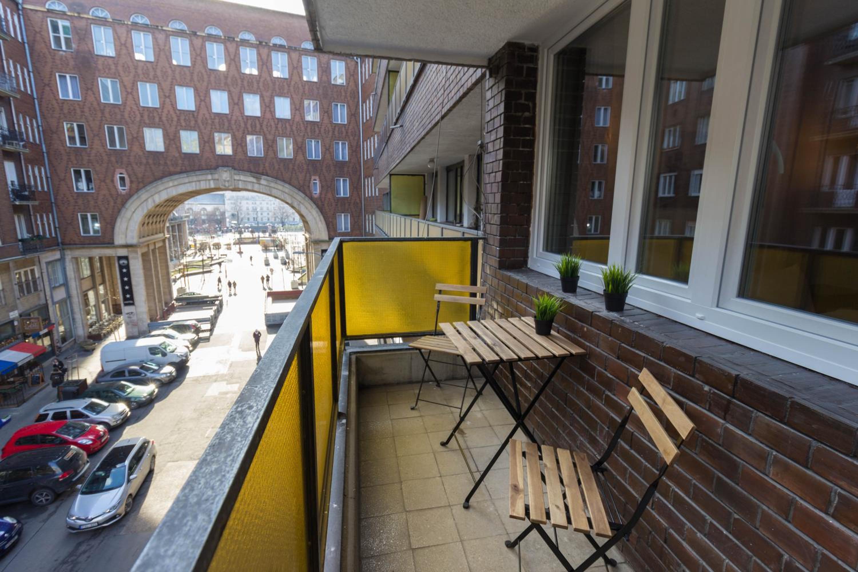 Apartment with Balcony - Photo 14