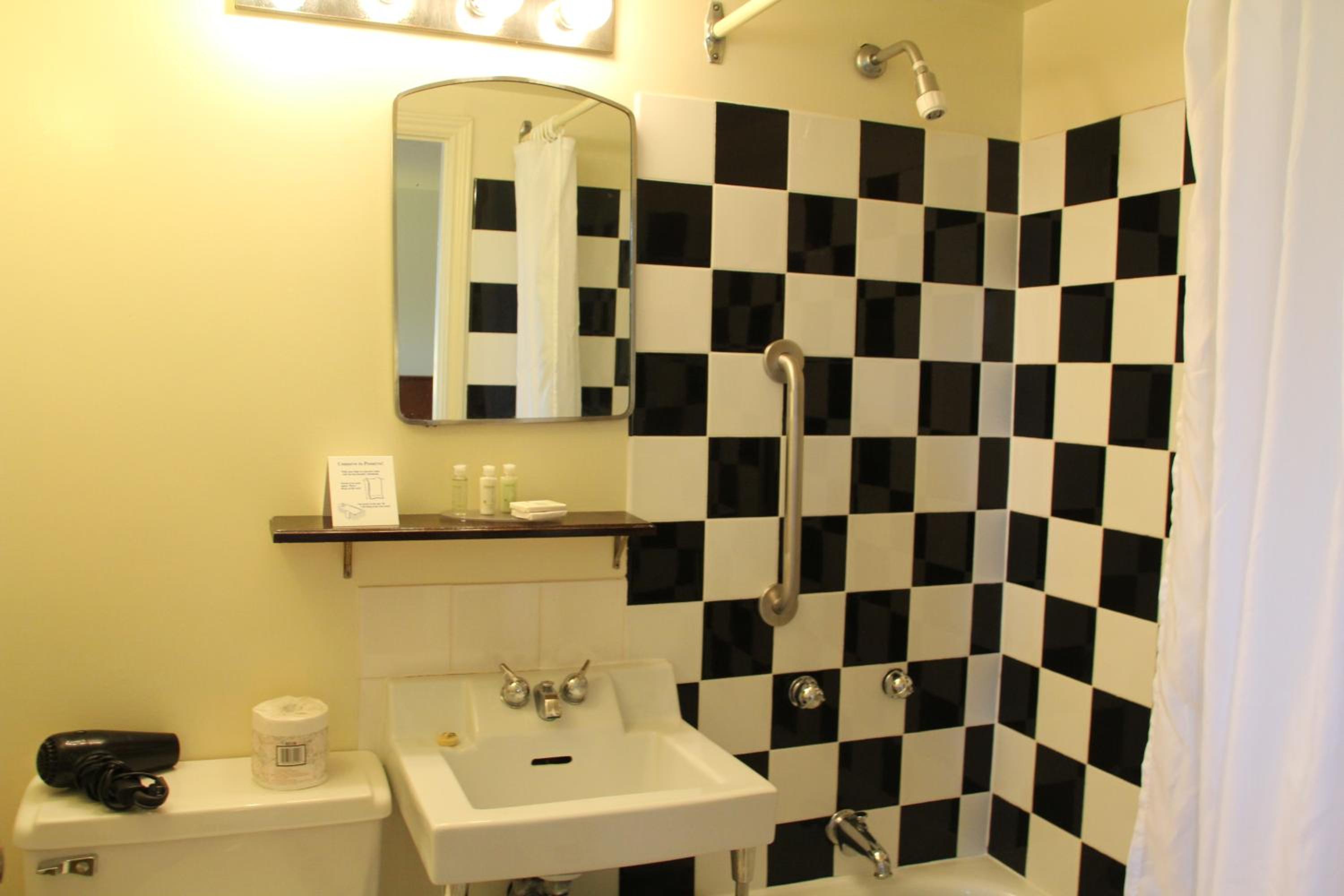 Queen Room - Photo 2