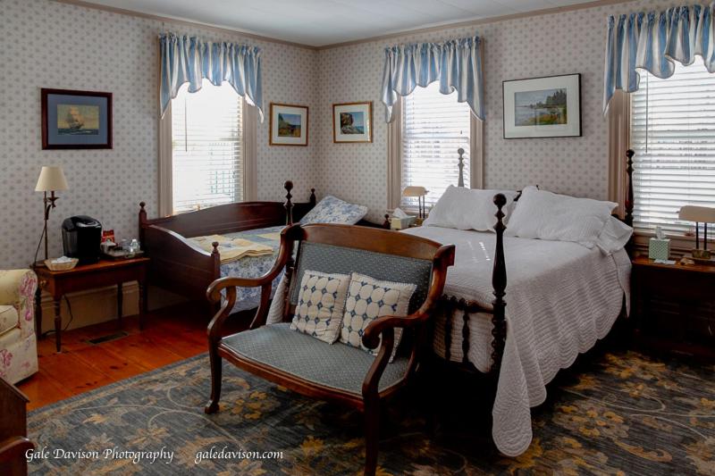 Standard Double Room with Shared Bathroom
